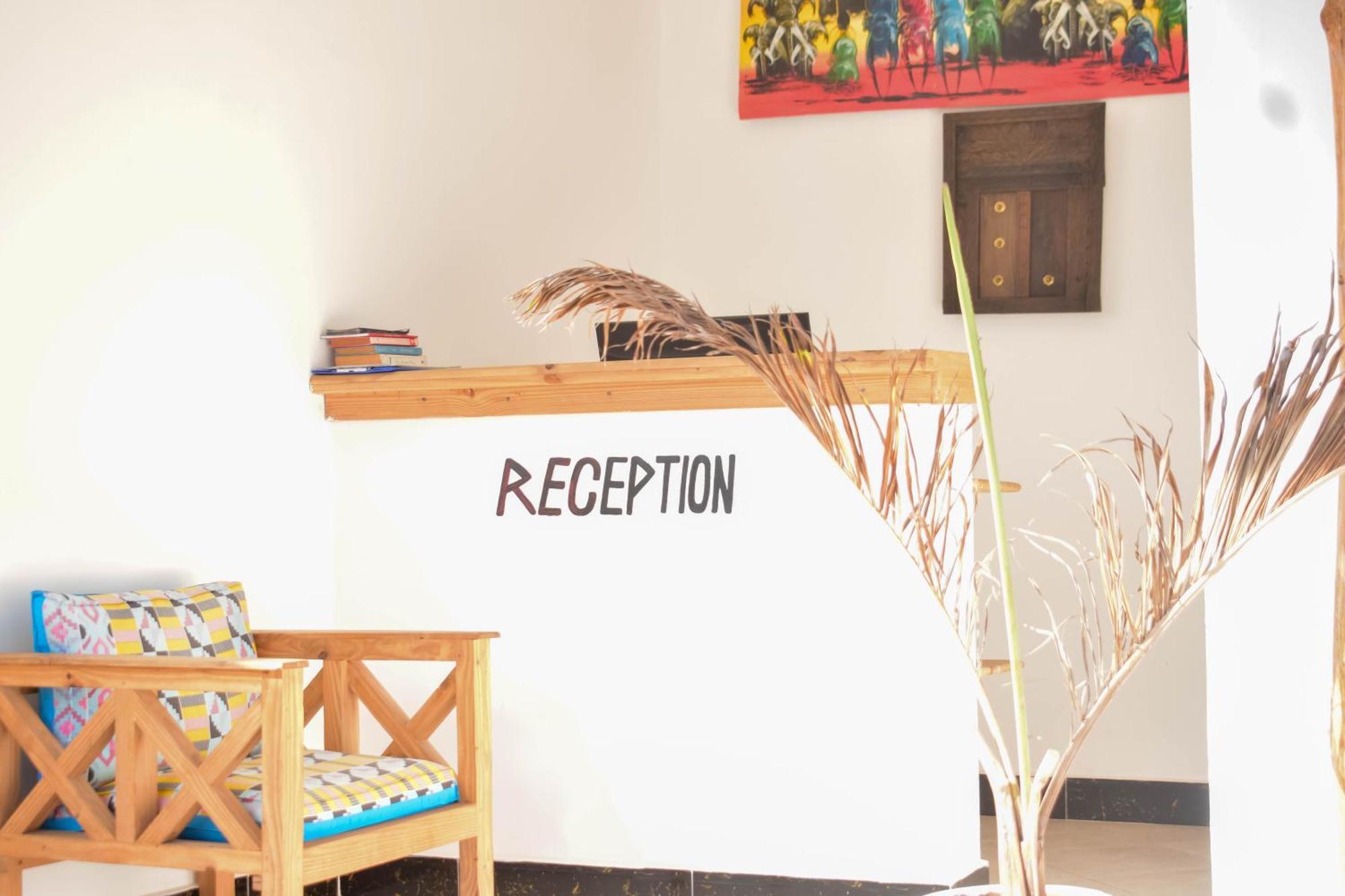 Uhuru House And Restaurant Apartment *
