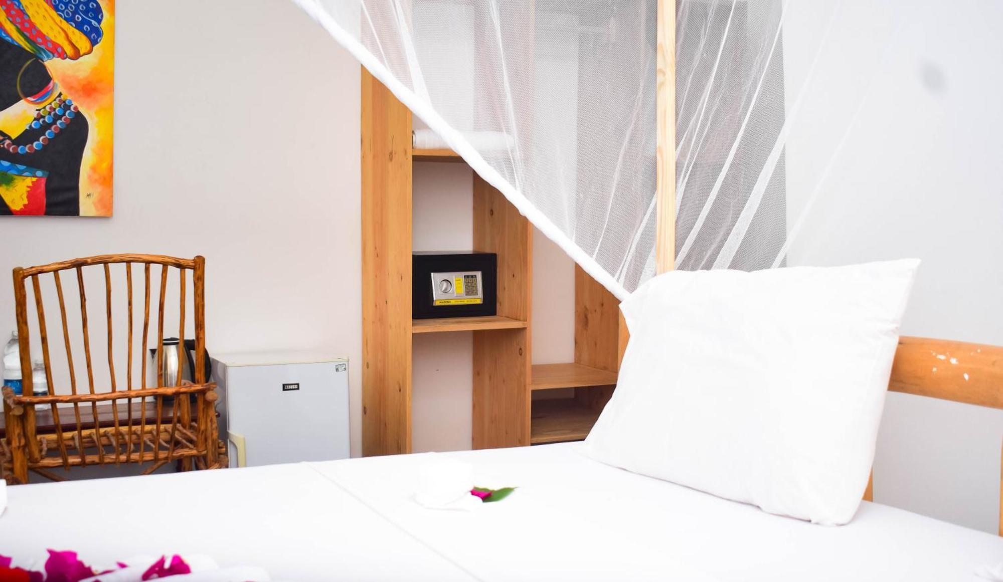 Uhuru House And Restaurant Apartment *