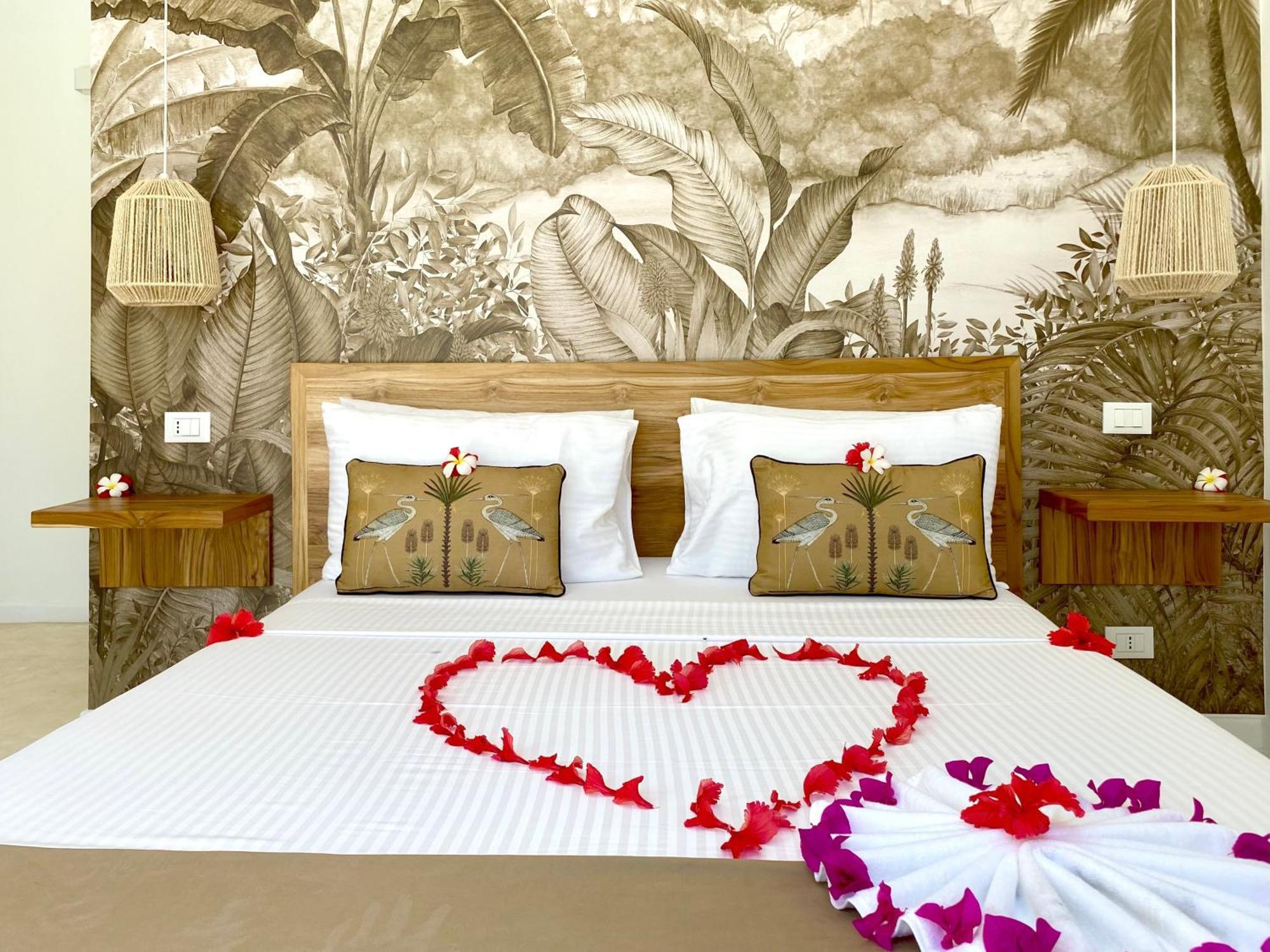 Villa Luxury Lions Zanzibar - With Private Cook&infinity Pools *