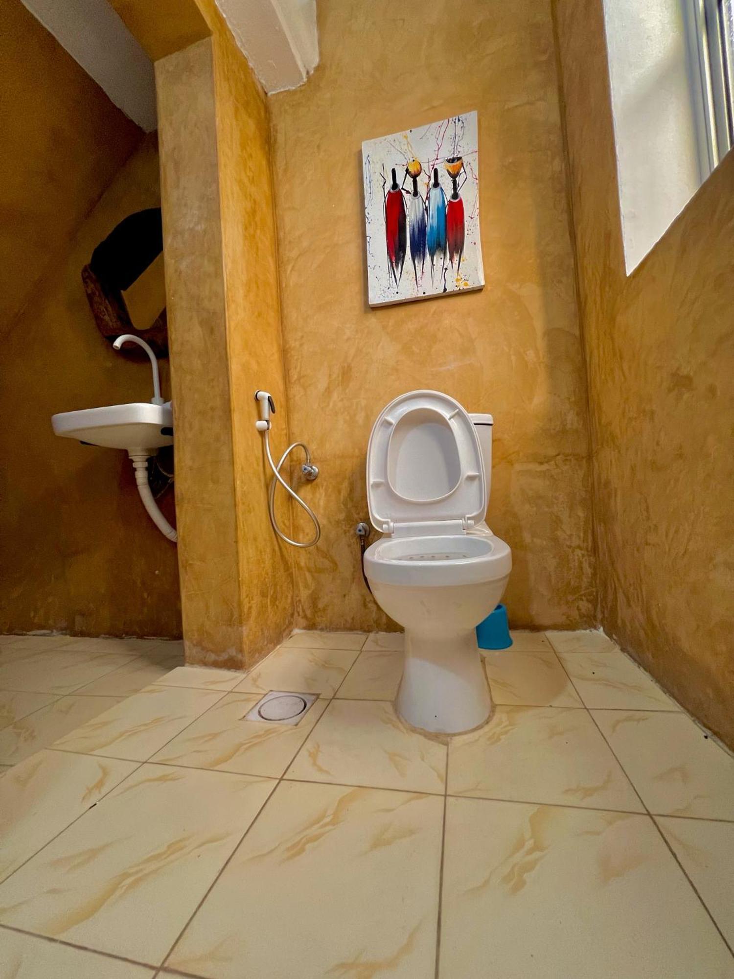 Vick Boutique With New Power Backup Apartment Banda Kuu
