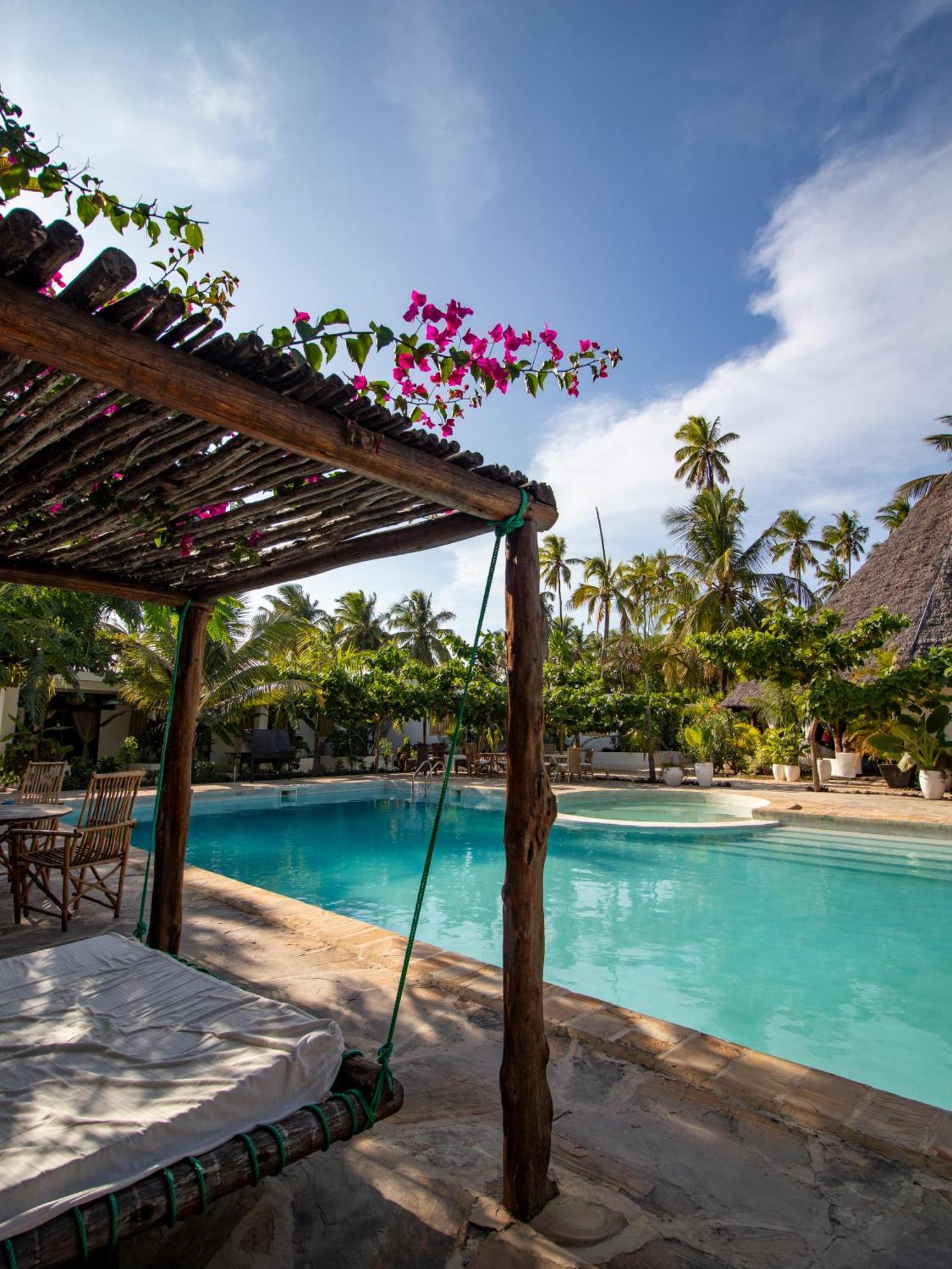 Tropical Boutique & Resto Hotel Pingwe
