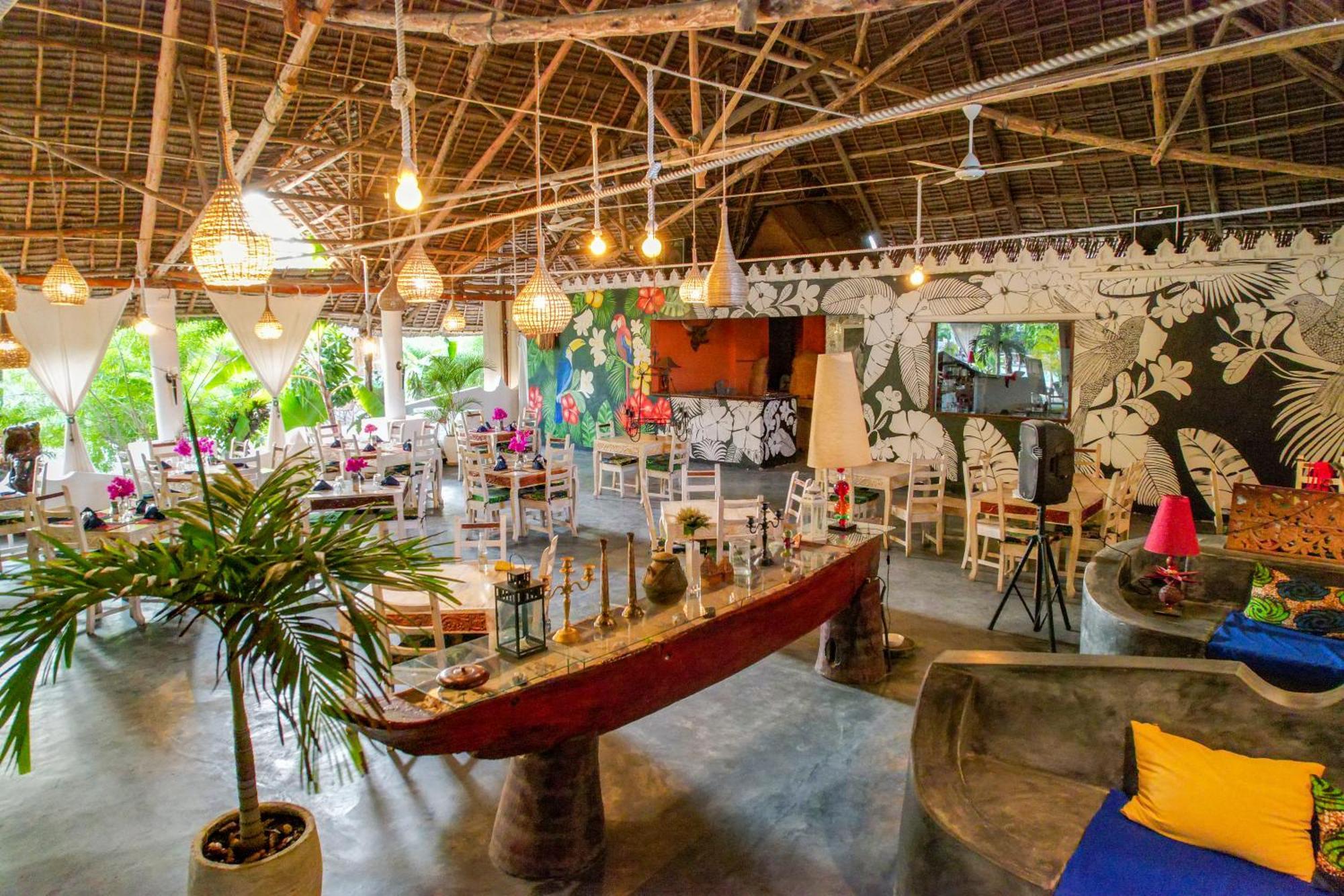 Hotel Tropical Boutique & Resto