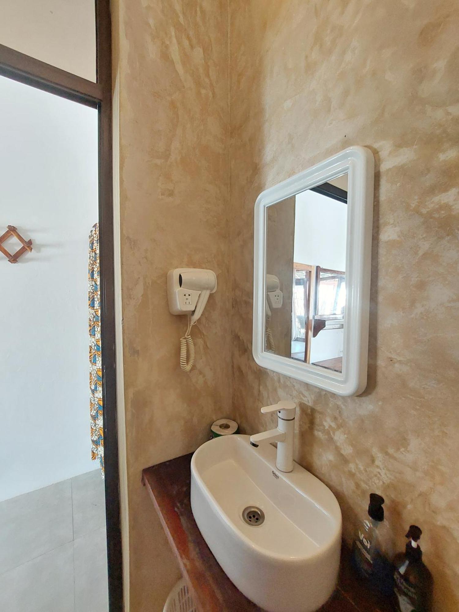 Jaribu Hotel 2*