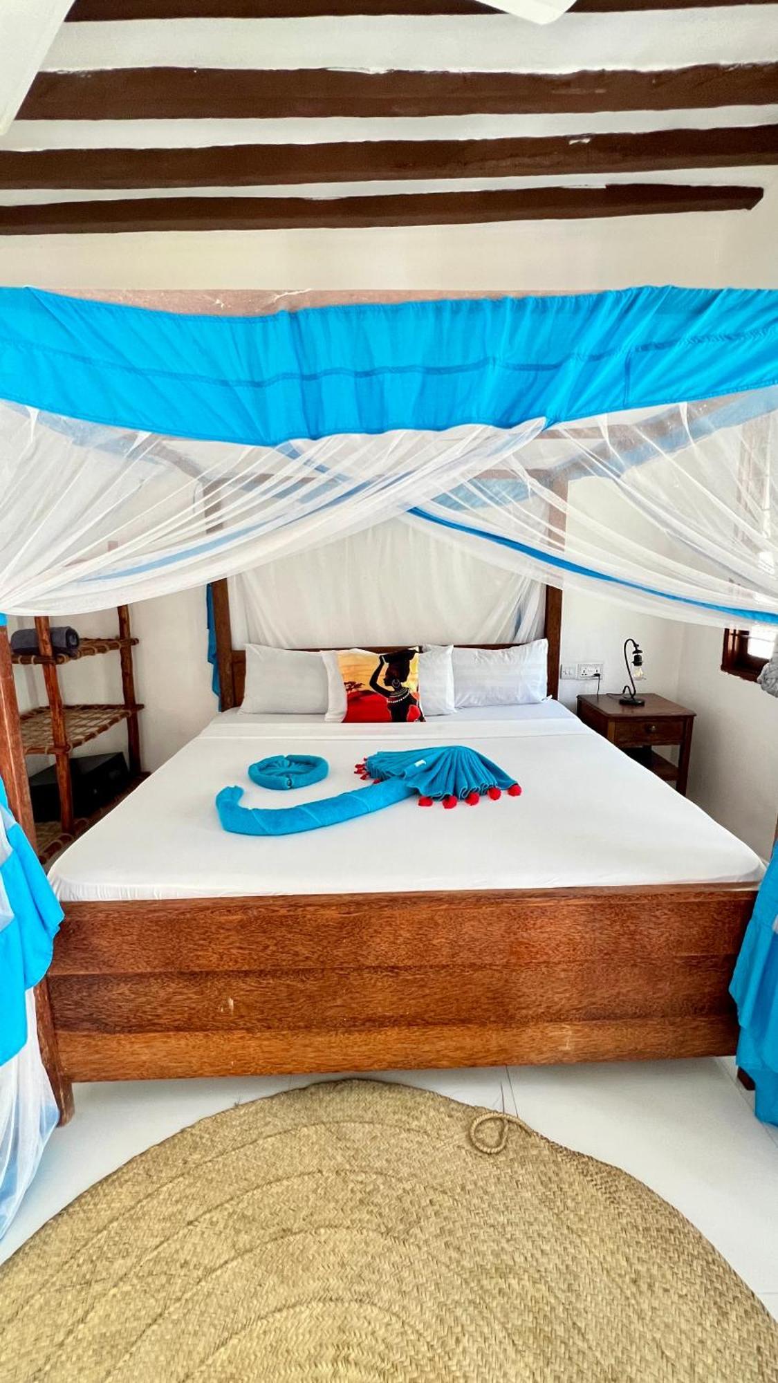 Zava Hotel *