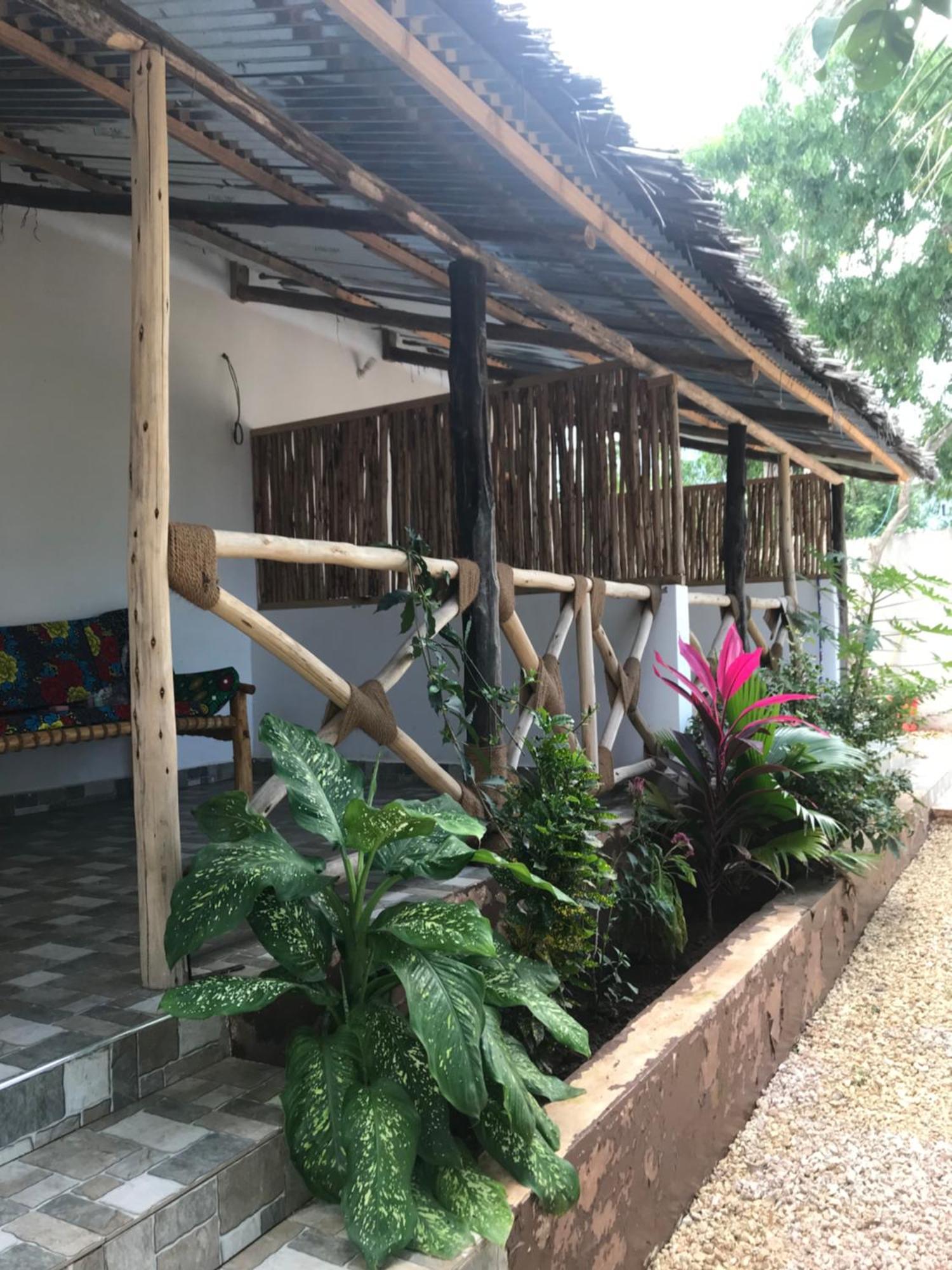 Makame Garden House *