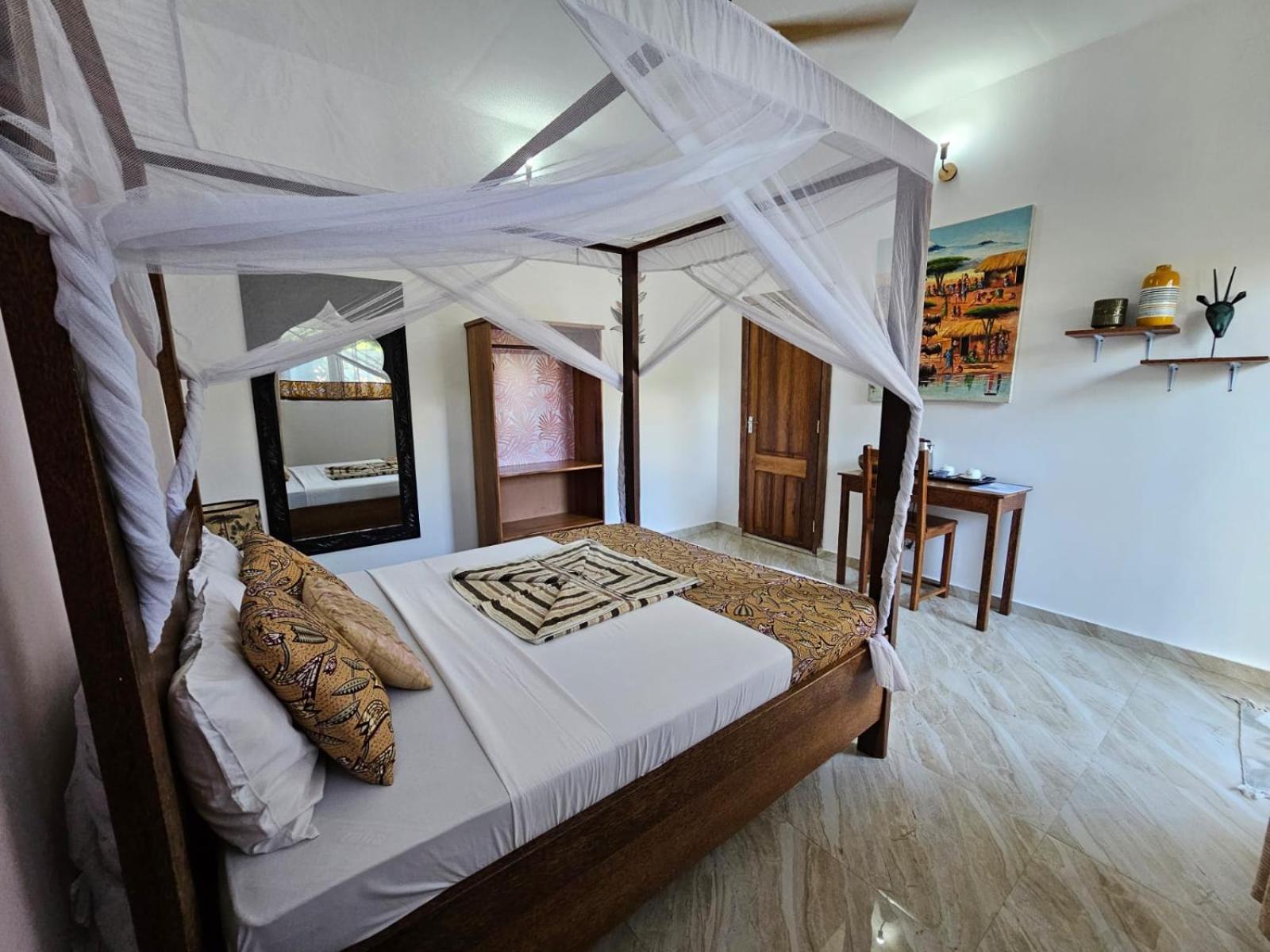 Hotel Zanzicrown