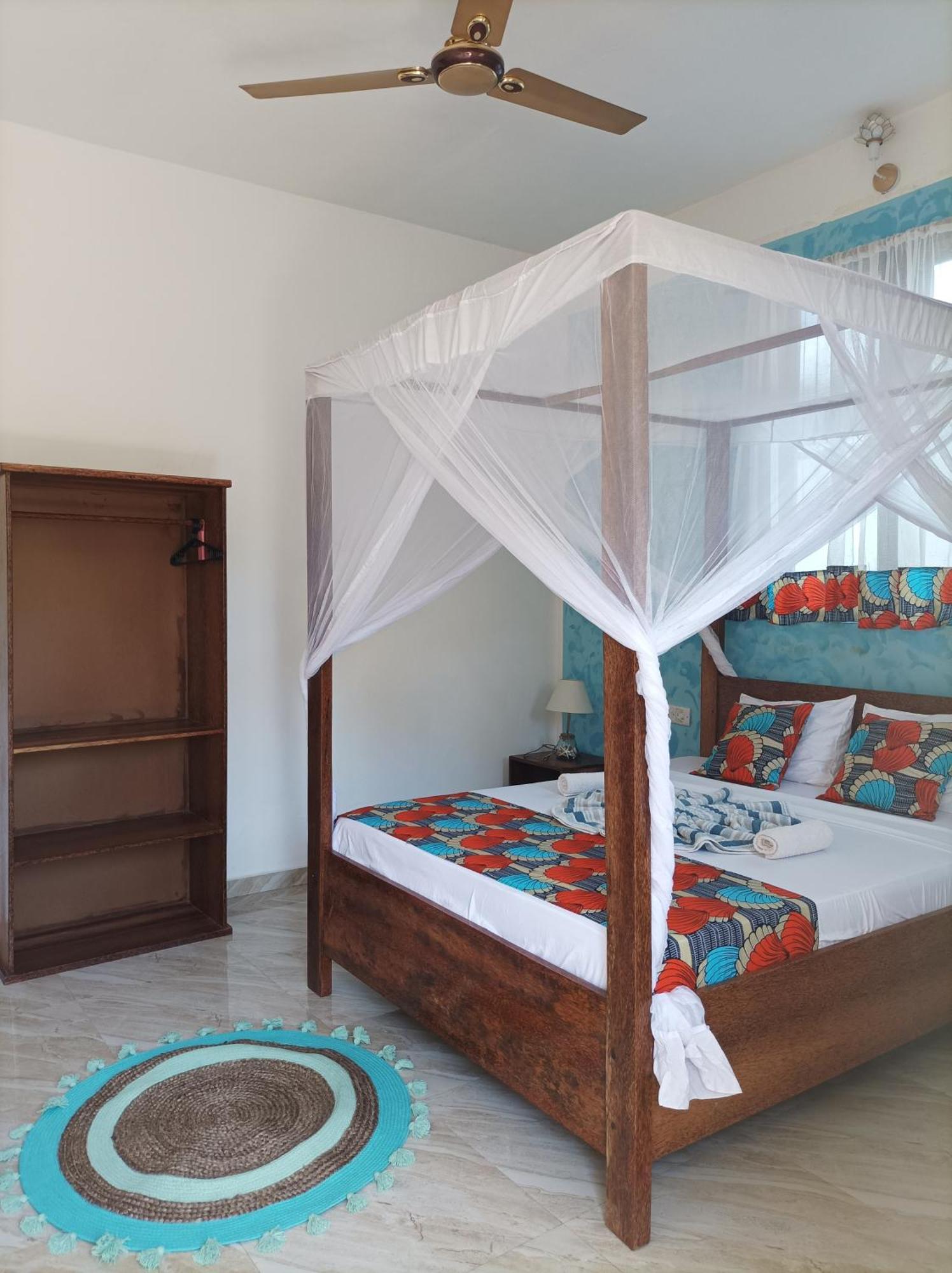 Zanzicrown Hotel 3*