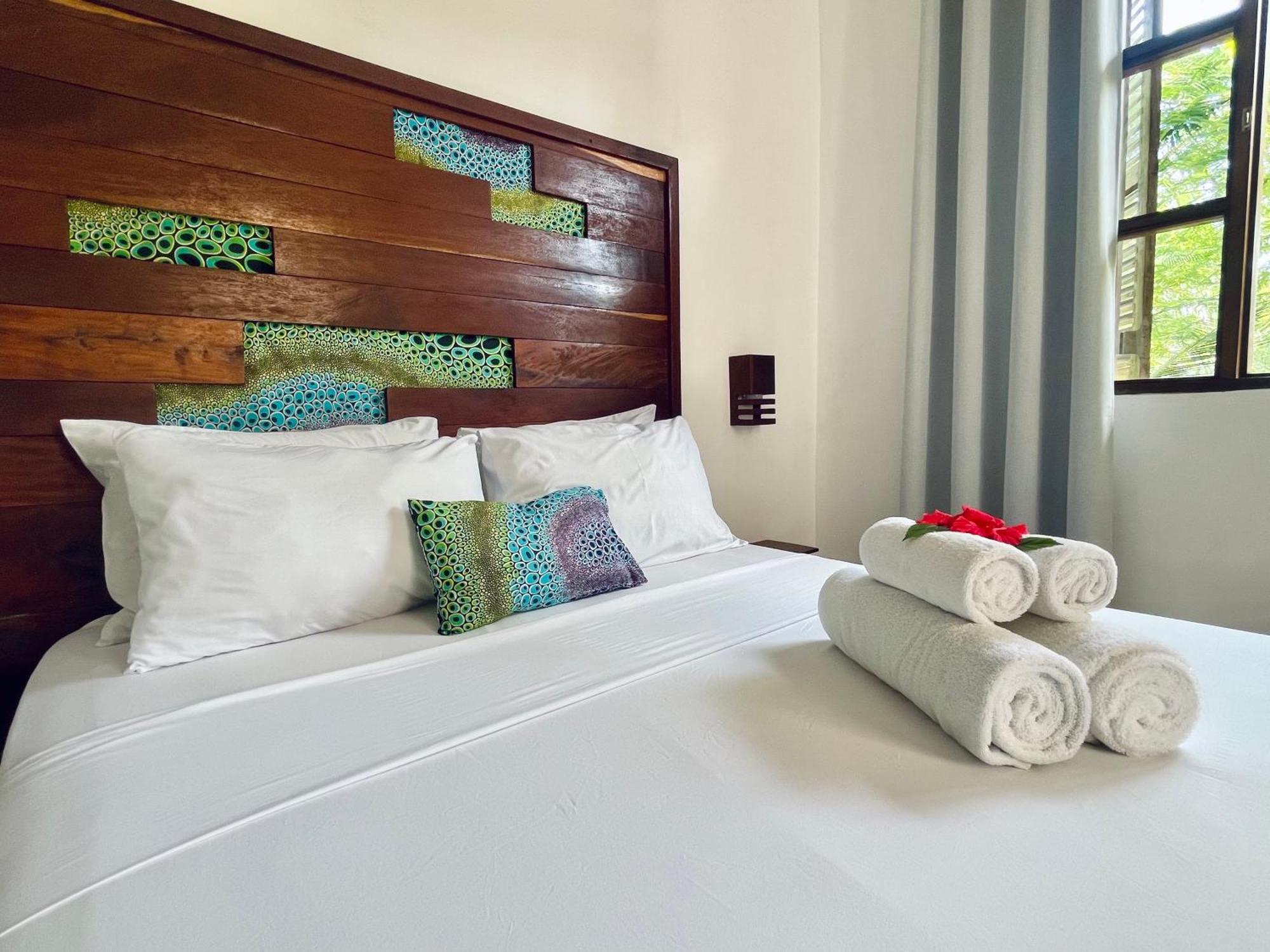 Gaia Hotel *