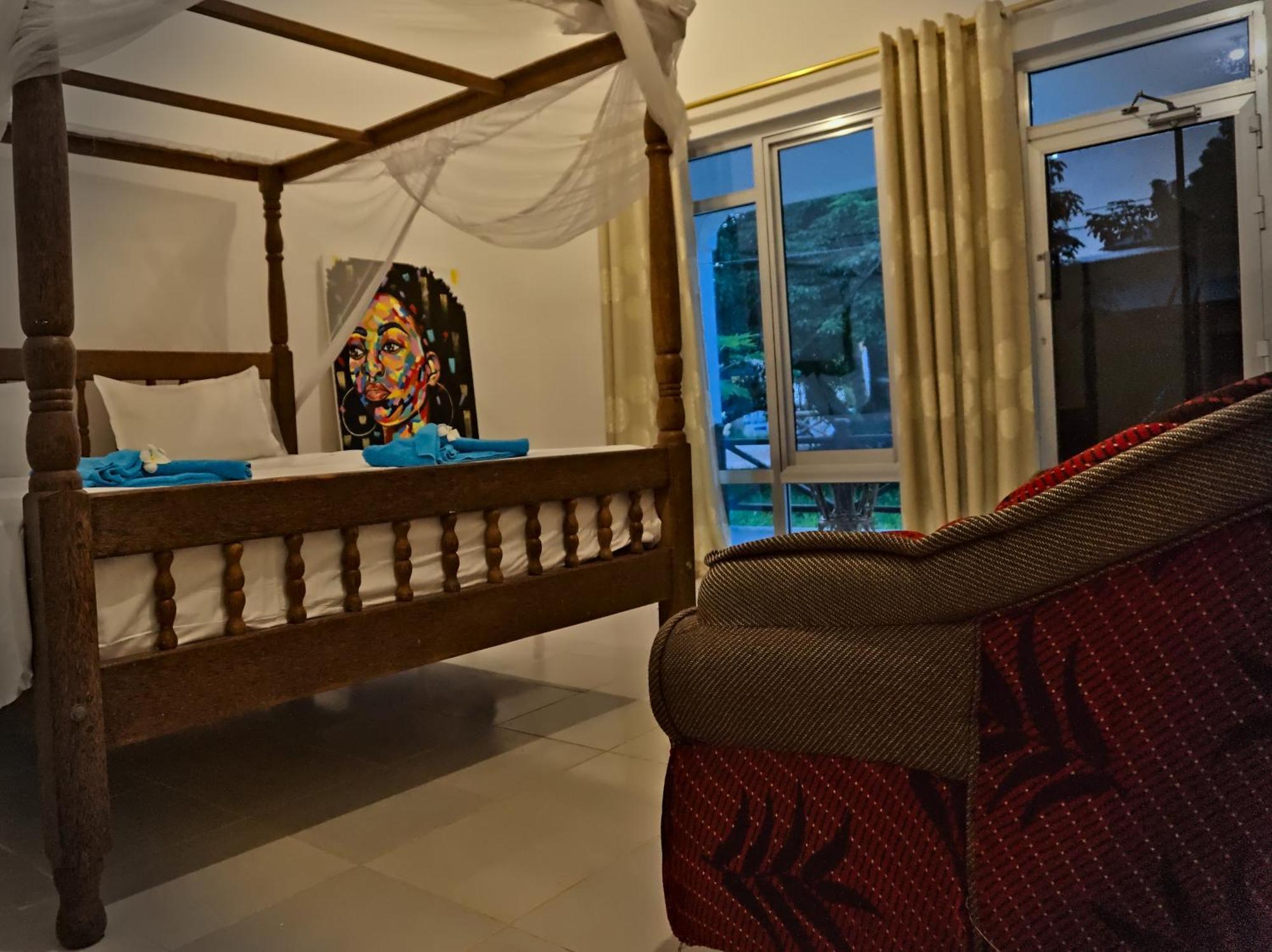 Cocolala House Bed & Breakfast *