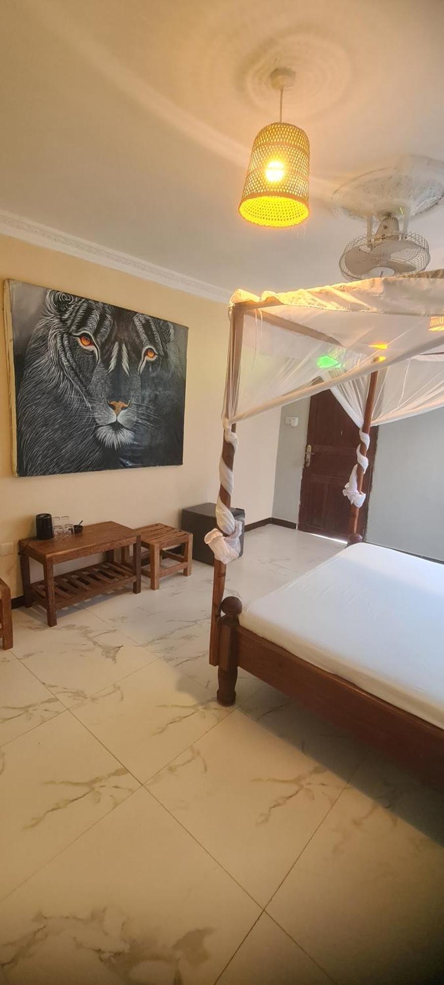 Mambo Boutique Hotel 4*