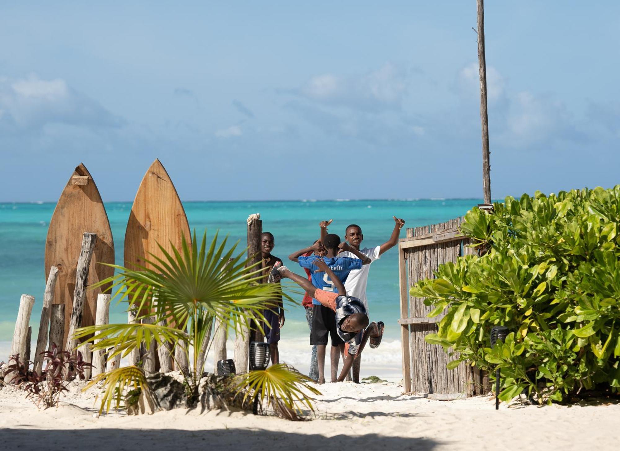 Pili Pili Beach Hotel 4*