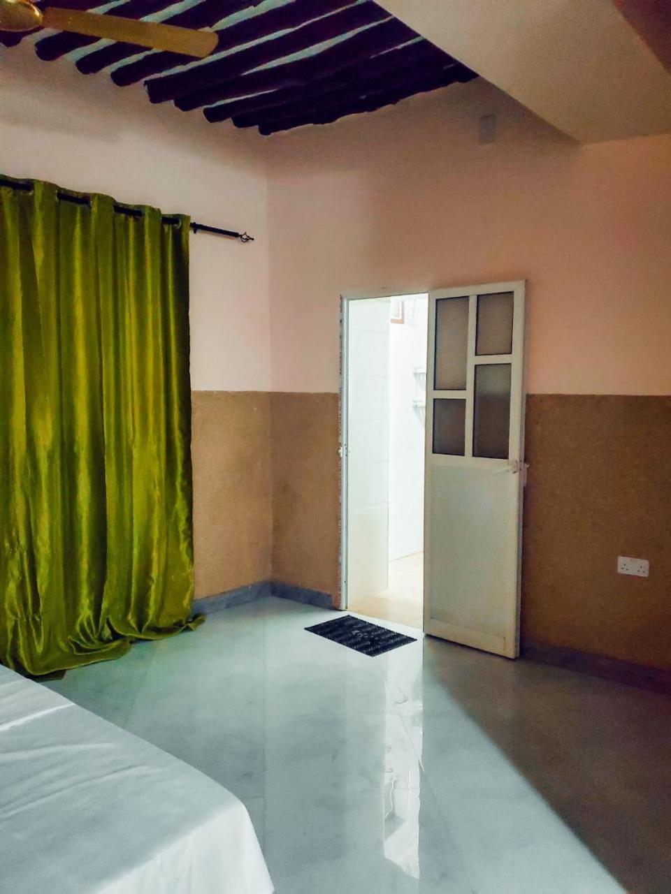Guest house Mambo House *