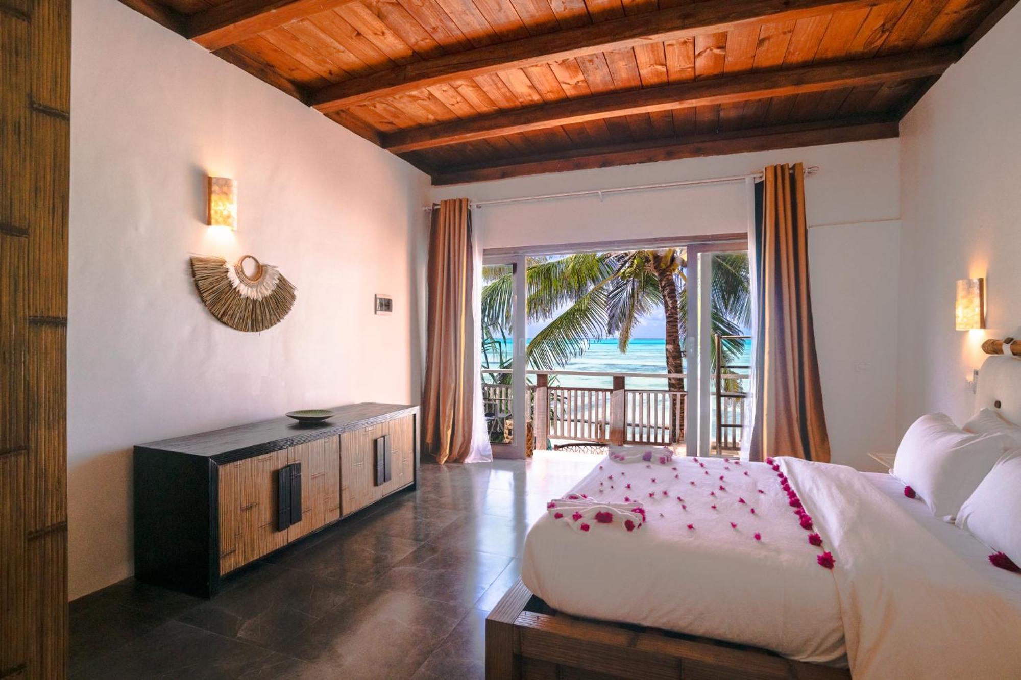 Coral Rocks & Restaurant 3*