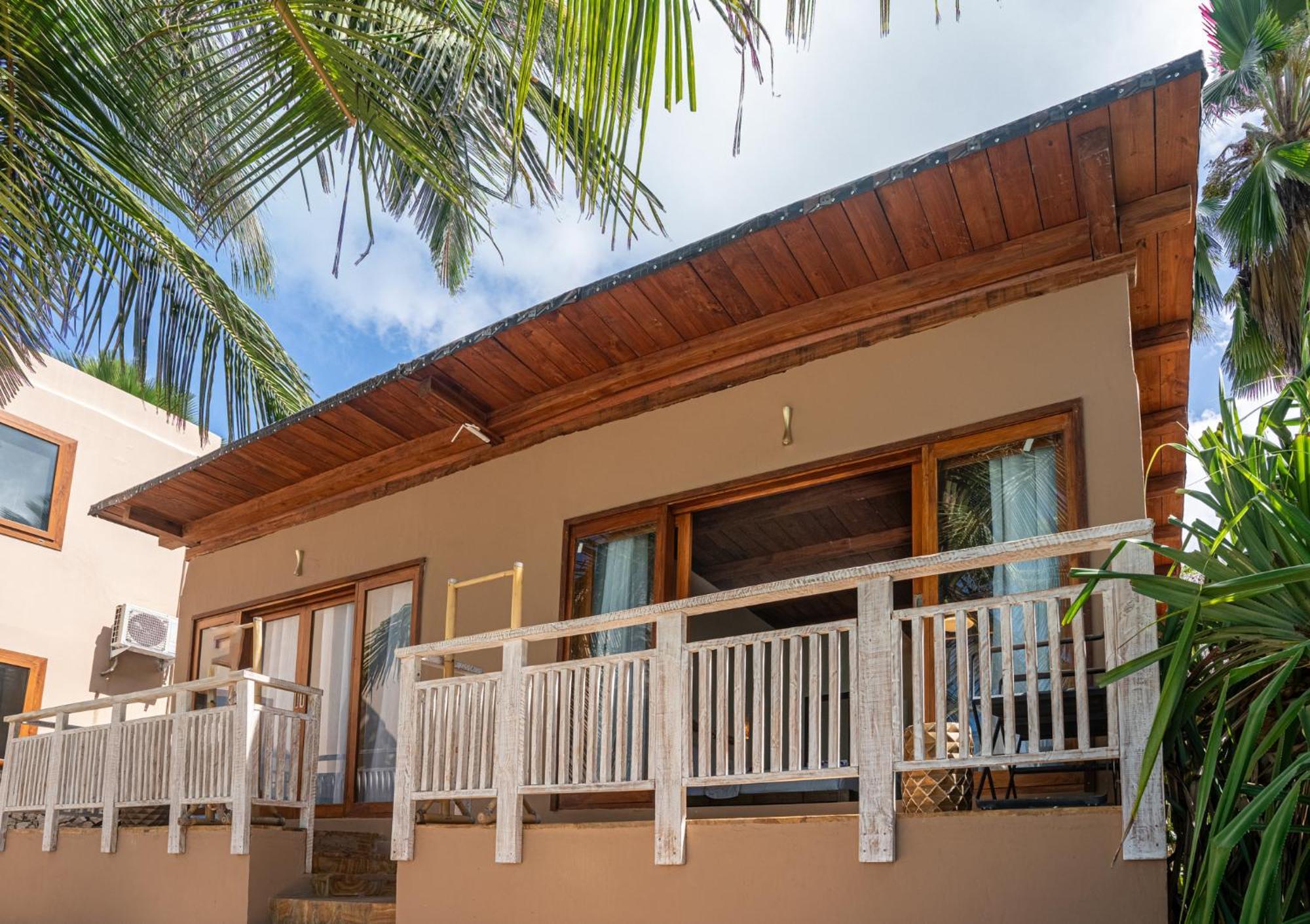 Coral Rocks & Restaurant Hotel