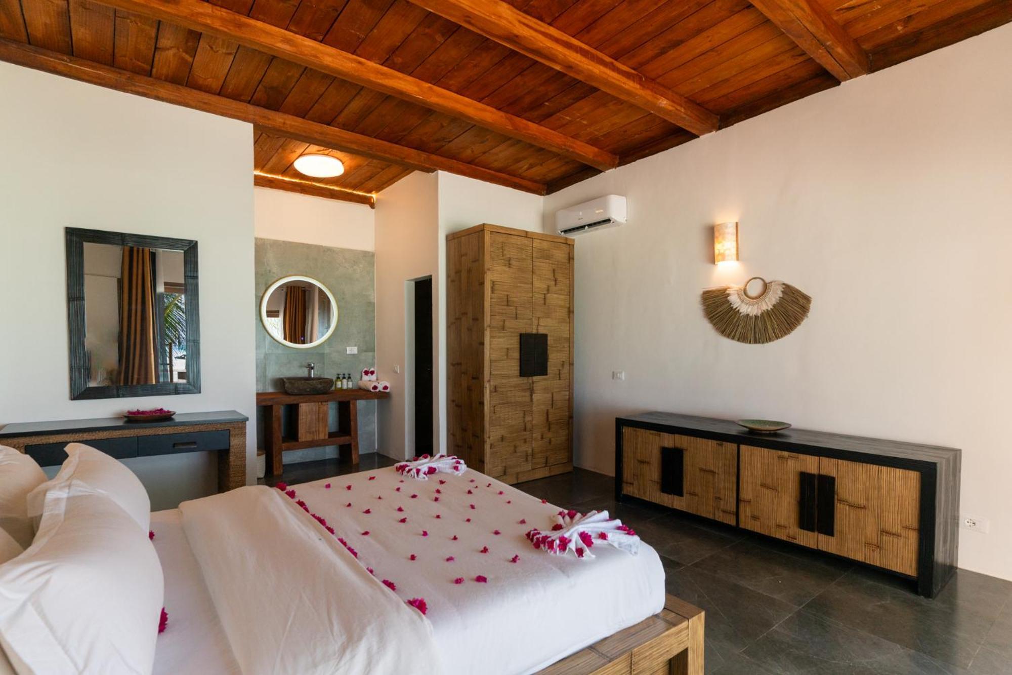 Coral Rocks & Restaurant Hotel