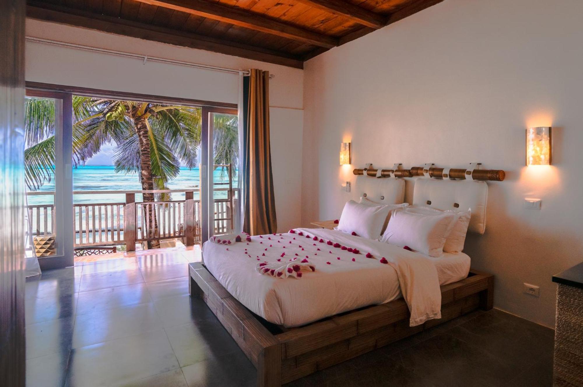 Coral Rocks & Restaurant 3*
