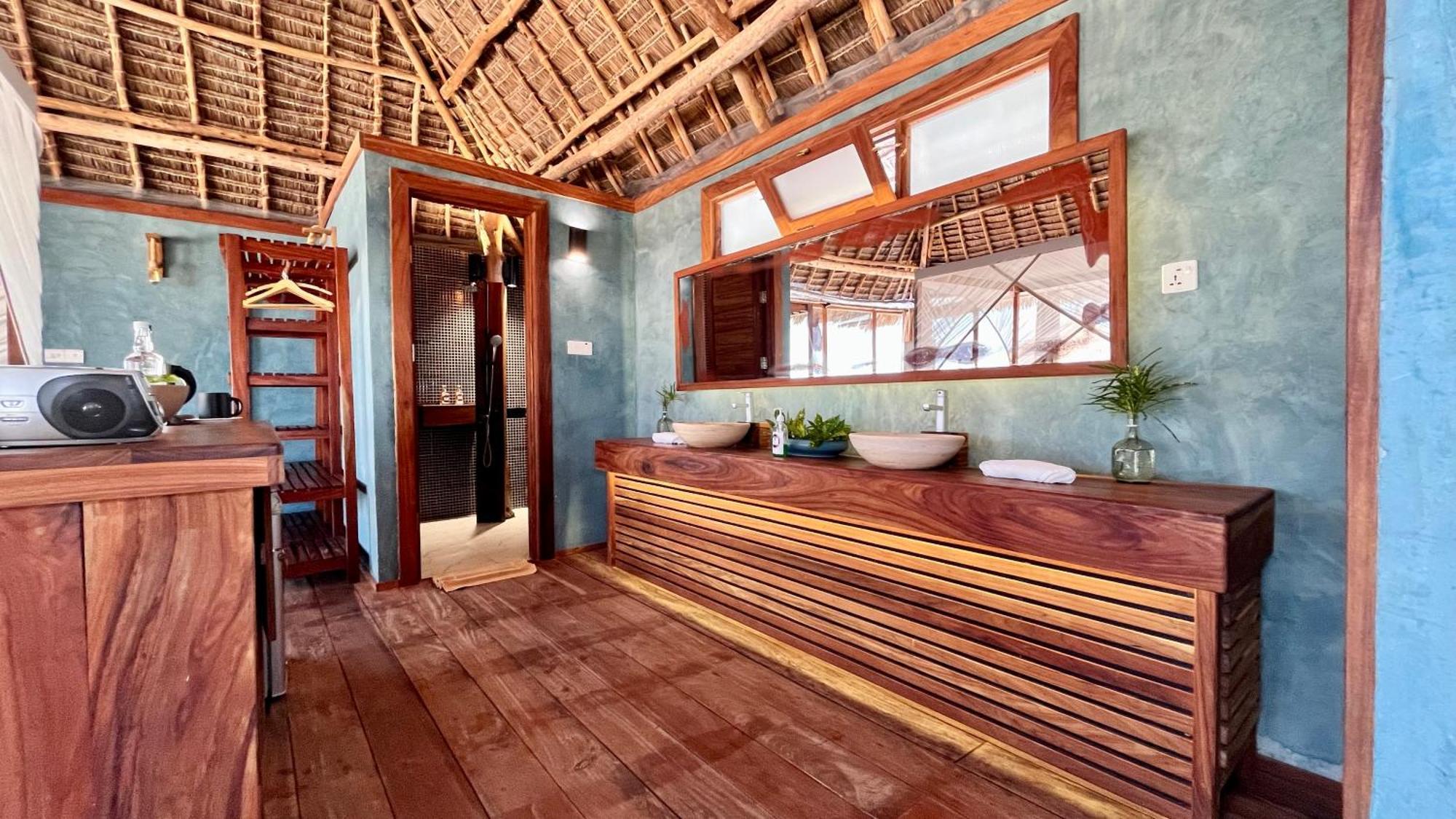 Tiki Club & (adults Only) Hotel Bwejuu