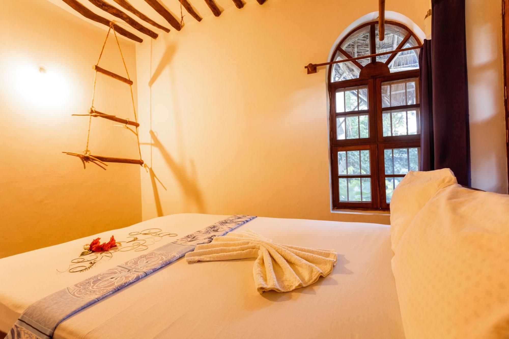 Tropicana Boutique Bed & Breakfast *