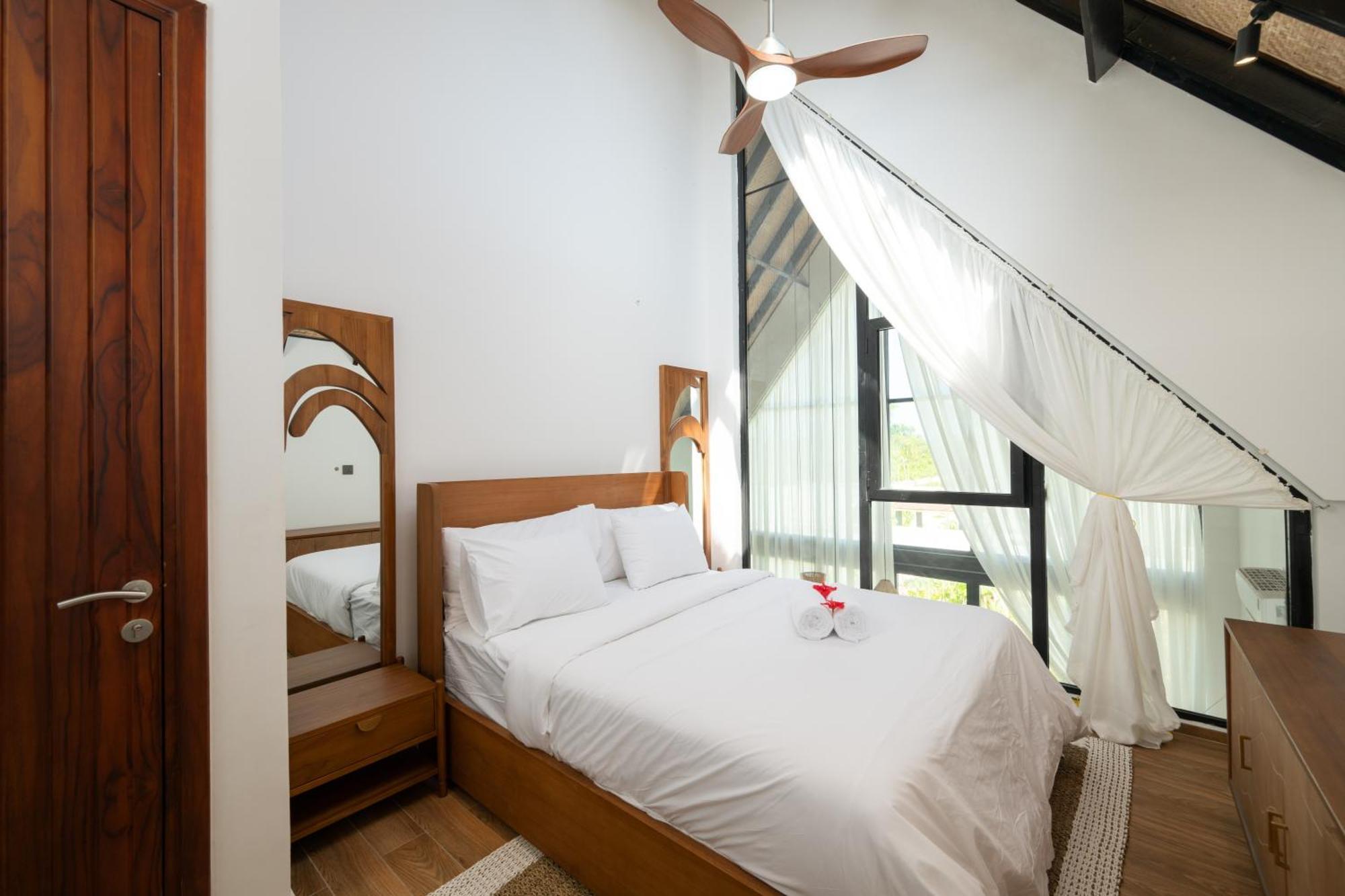 Emerald Escapes * Paje