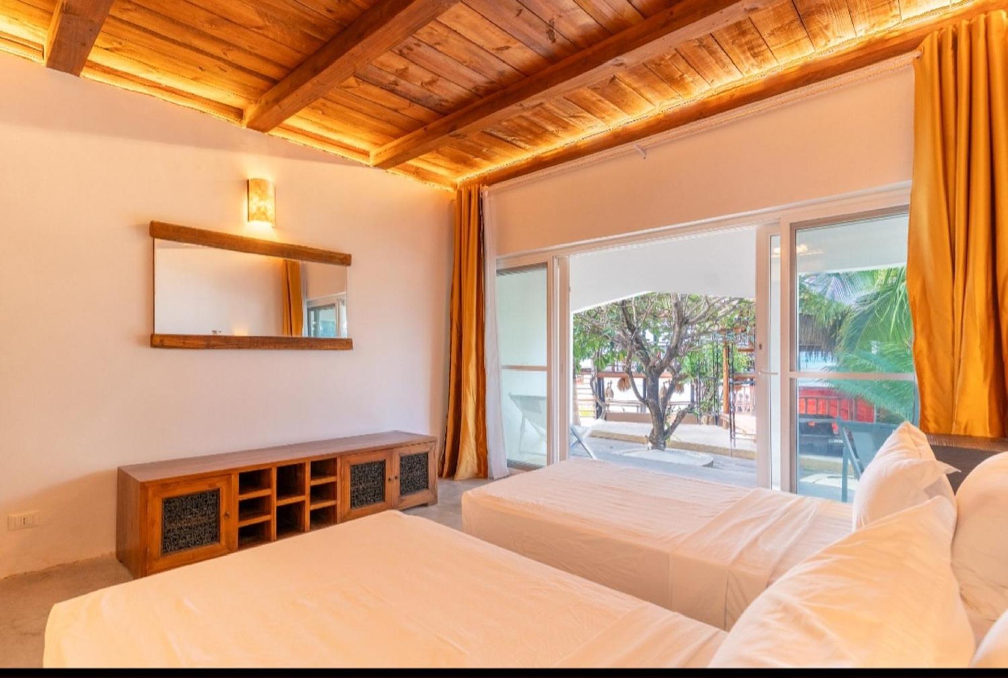 Hotel Coral Rocks & Restaurant 3*