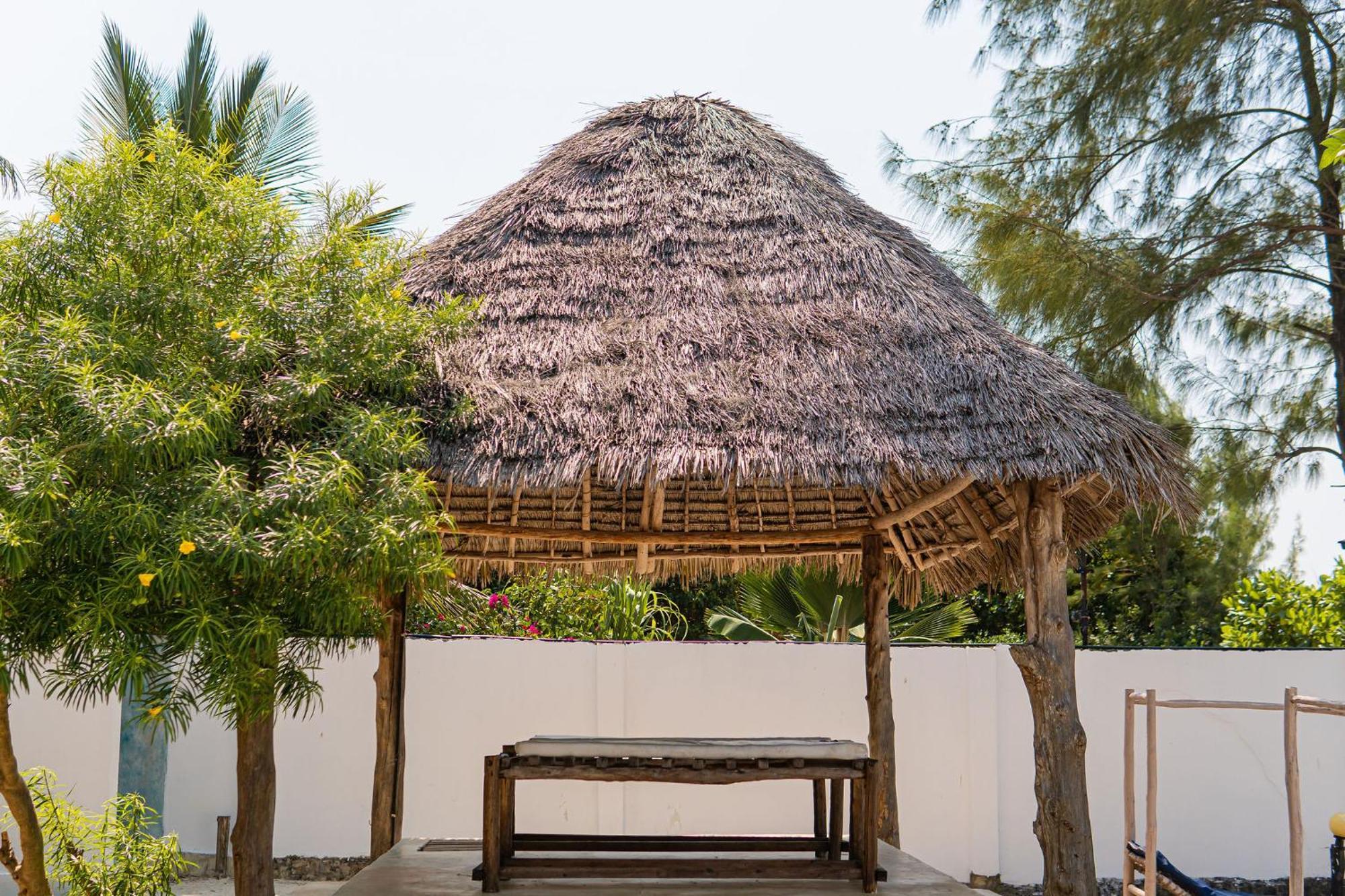 Hotel Jaribu 2*