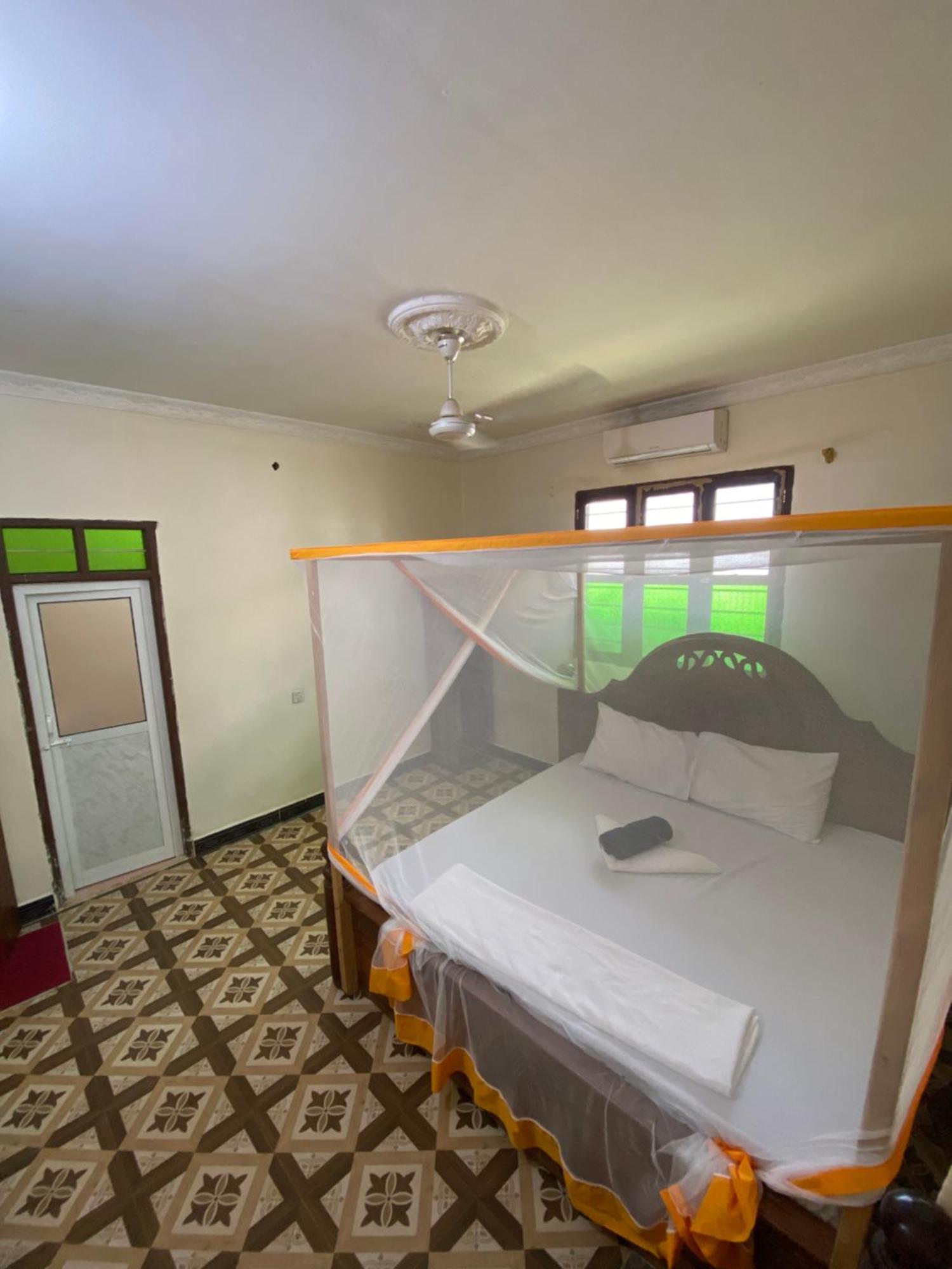 Bed & Breakfast Falcon House