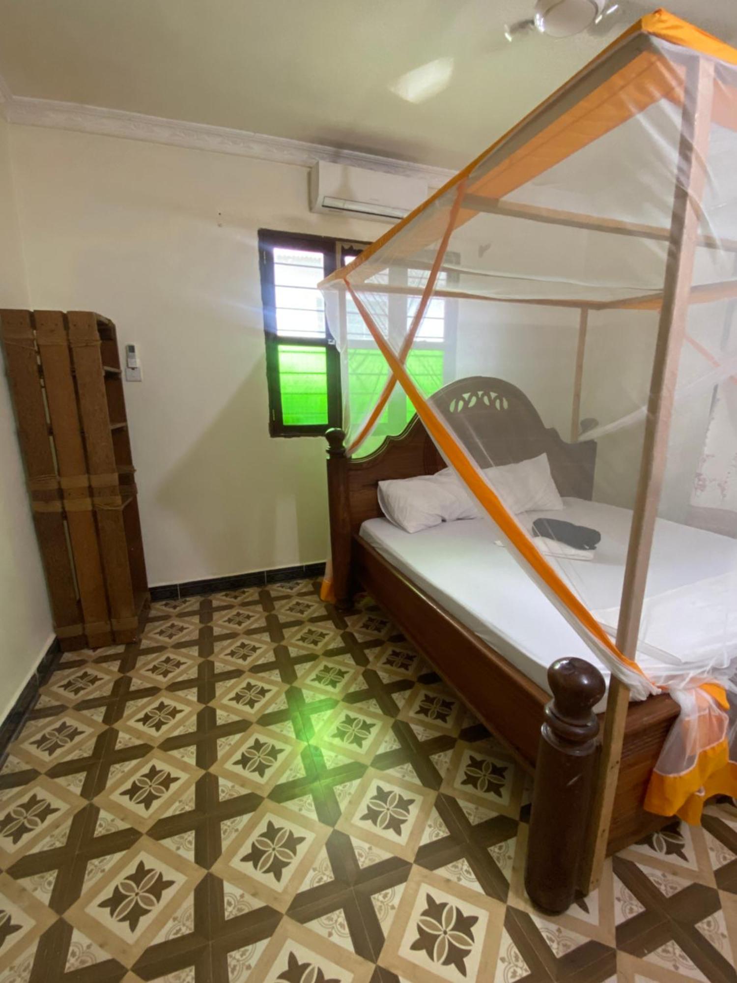 Falcon House Bed & Breakfast Kendwa