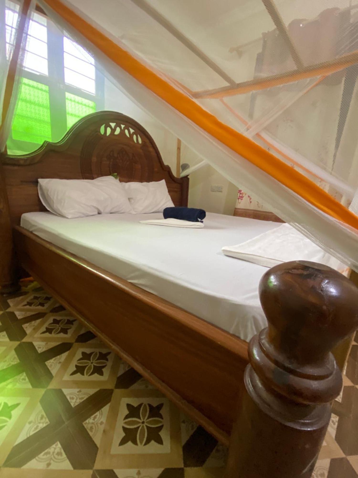 Falcon House Bed & Breakfast *