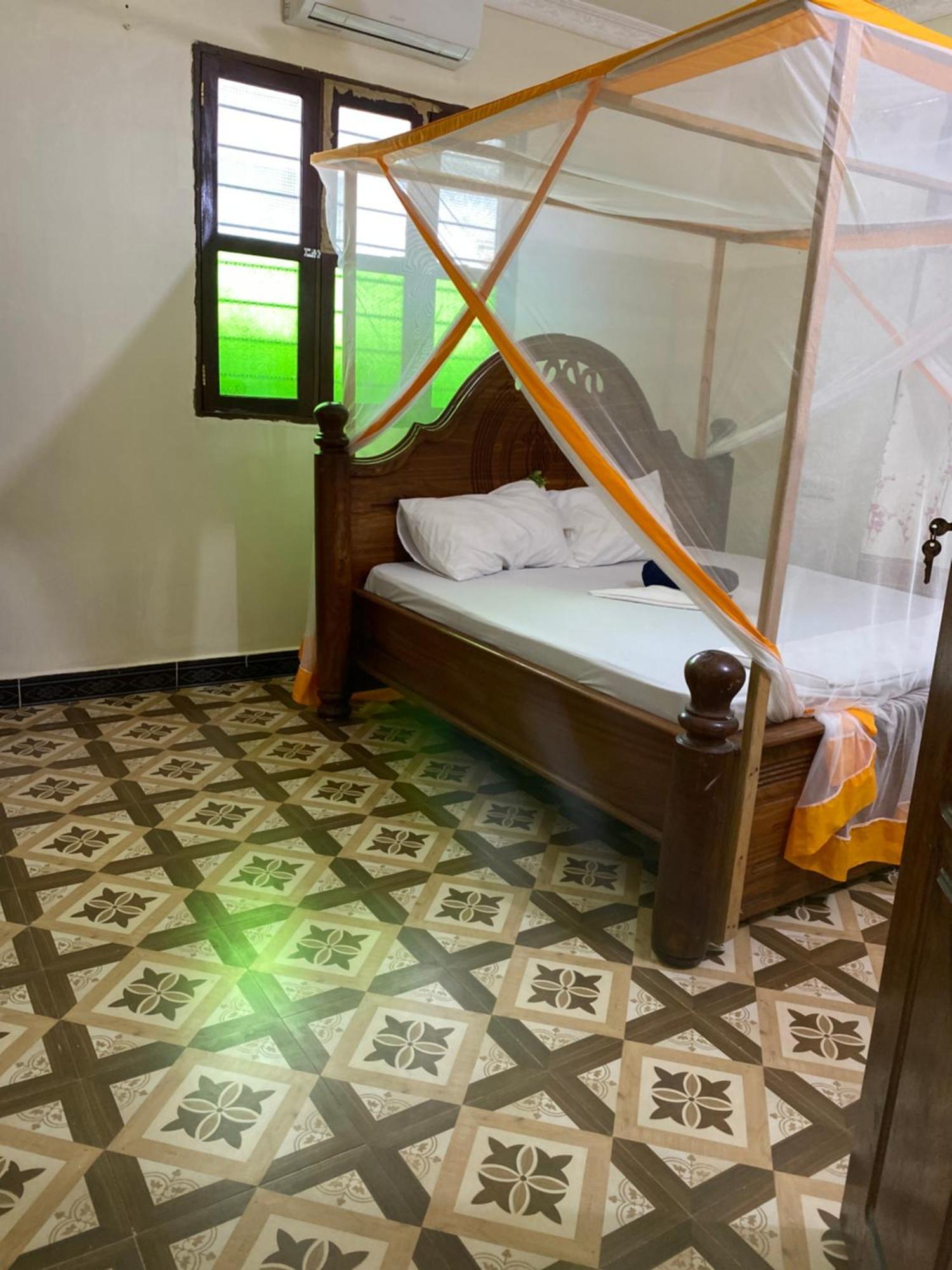 Bed & Breakfast Falcon House