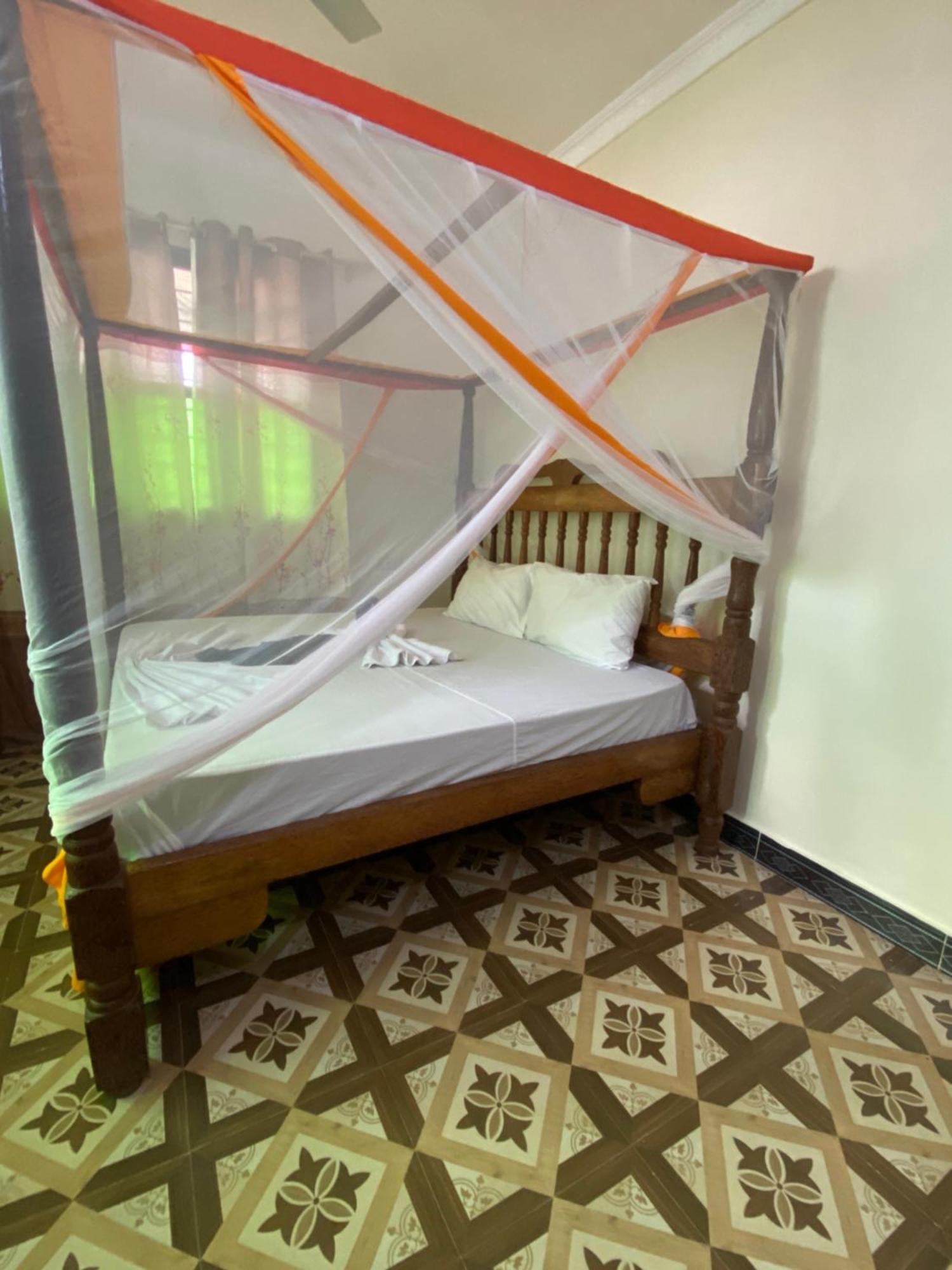 Bed & Breakfast Falcon House Kendwa