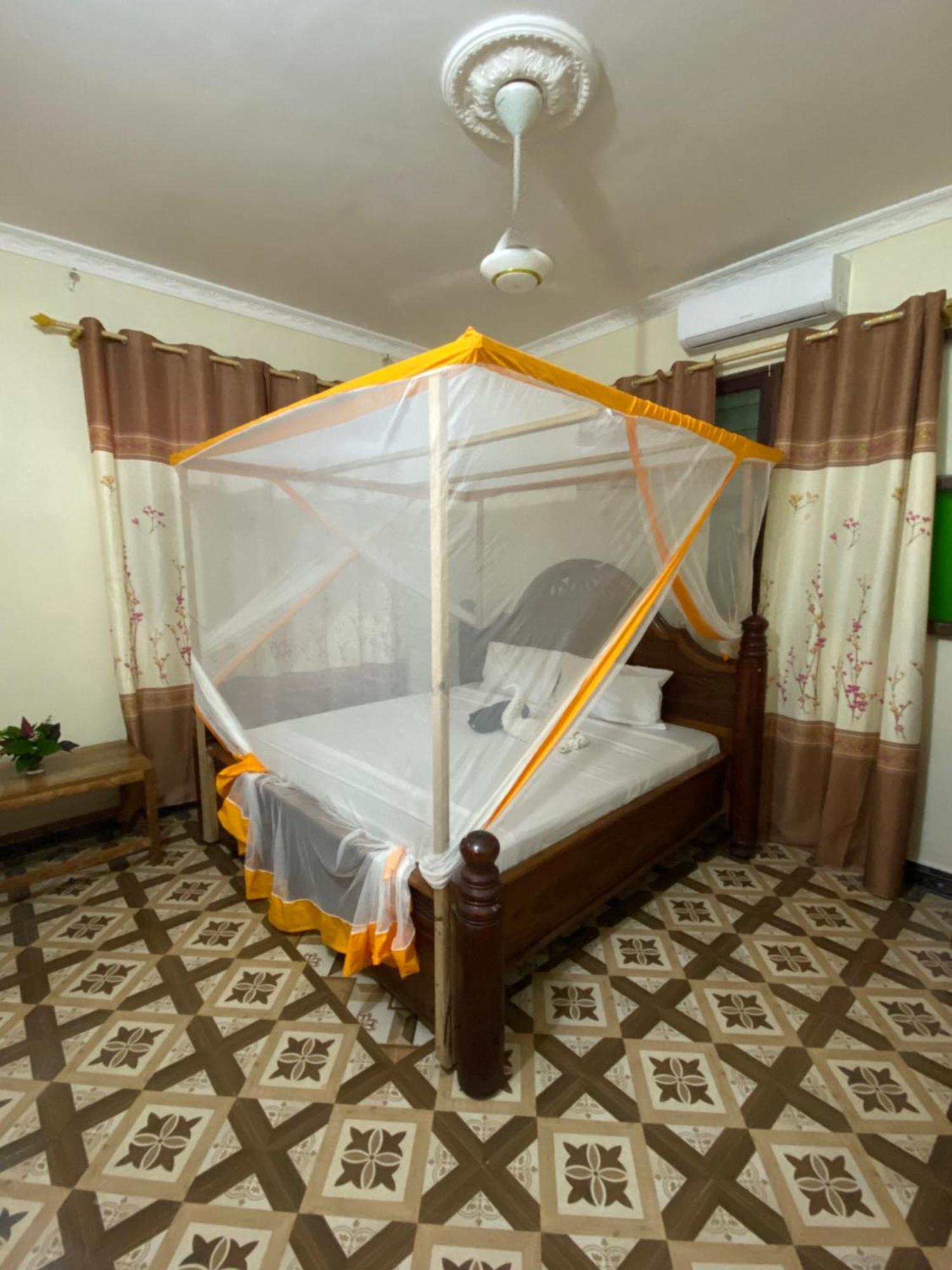 Bed & Breakfast Falcon House *