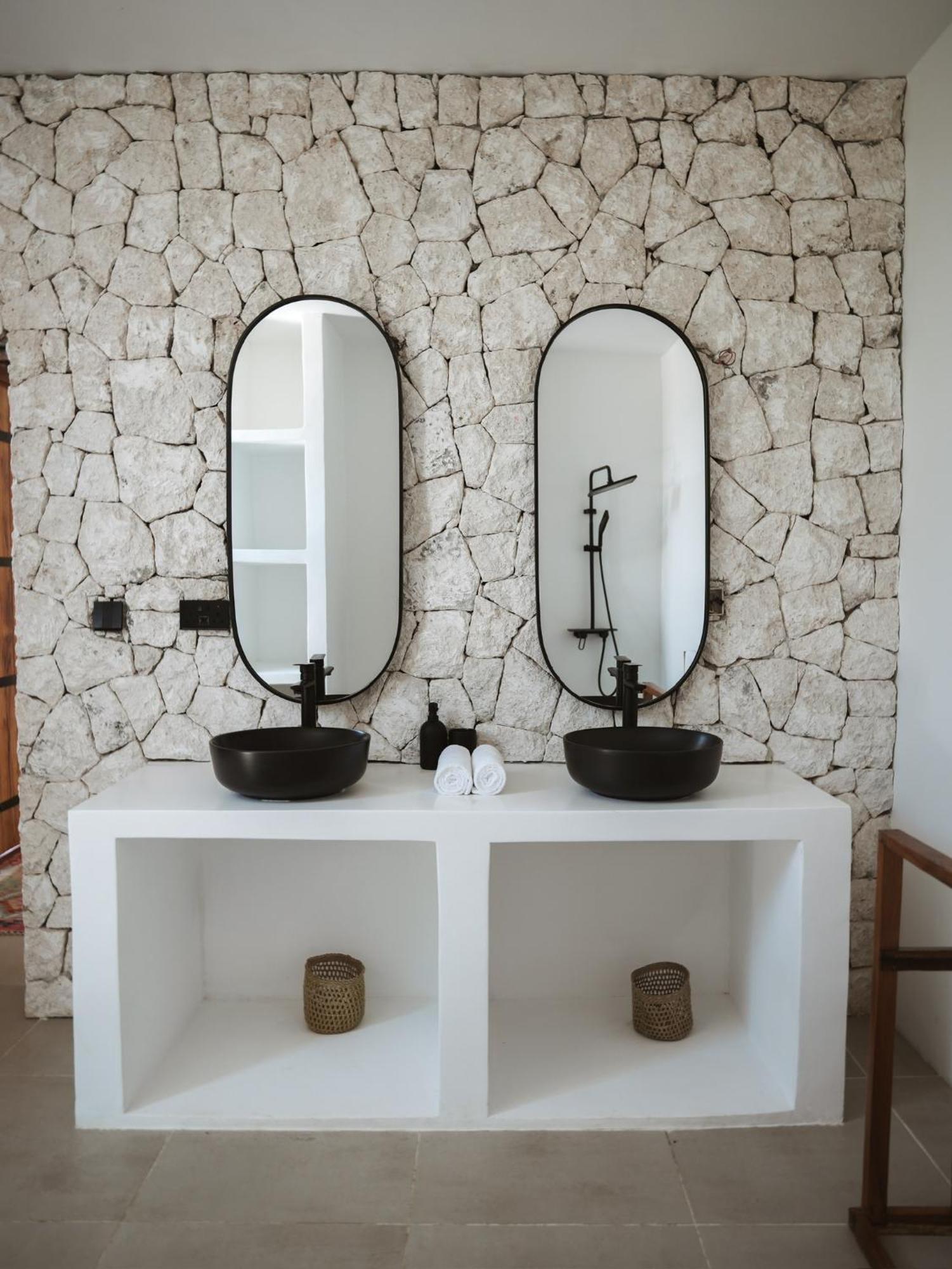 Julia - Luxury Ocean Views In Zanzibar Villa *