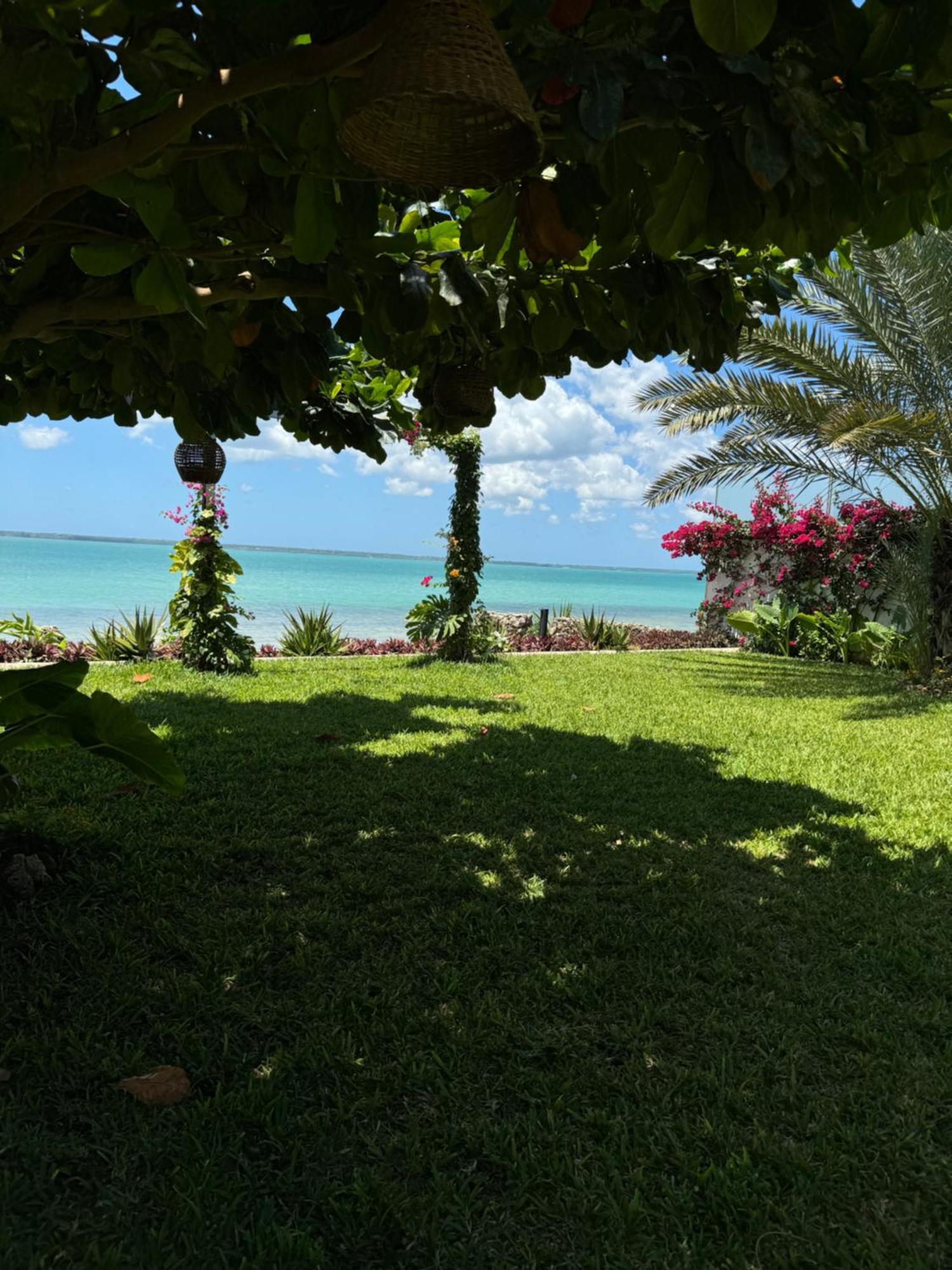 Zanzibar Dt Beachfront Villa Mkunguni