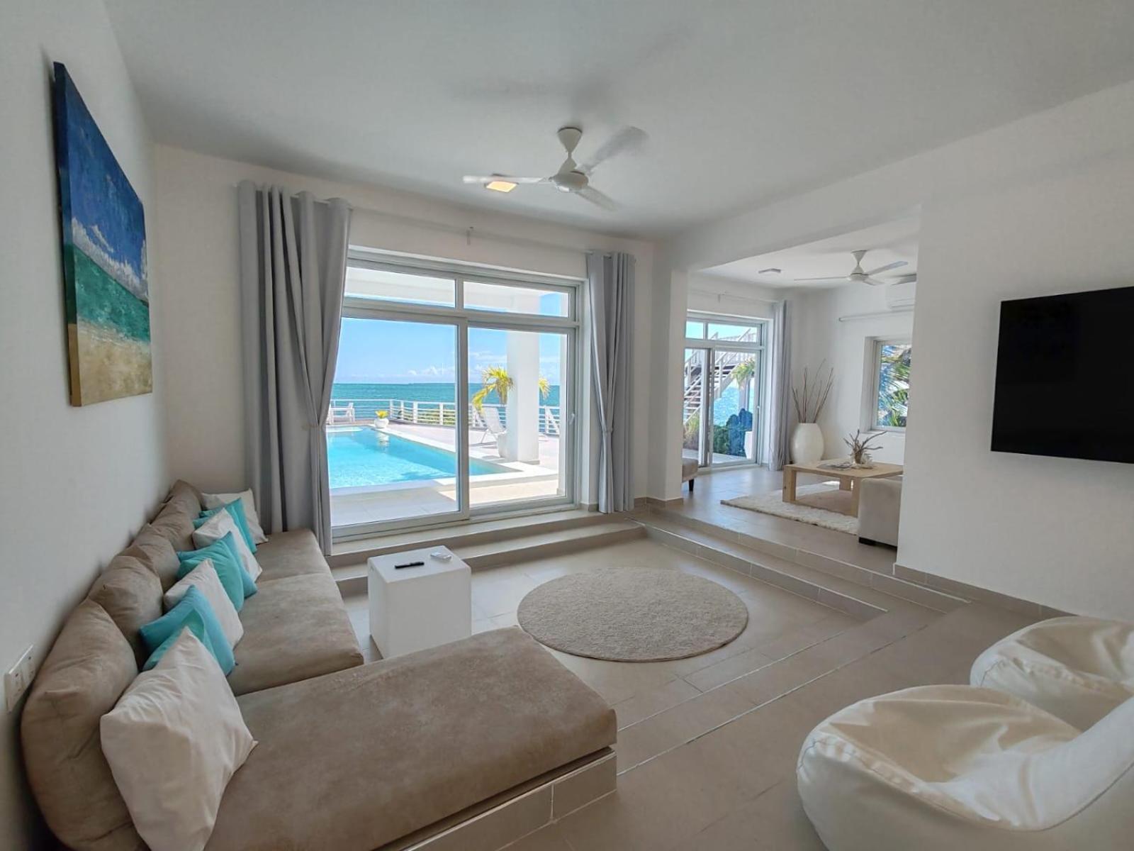 Villa Azura *