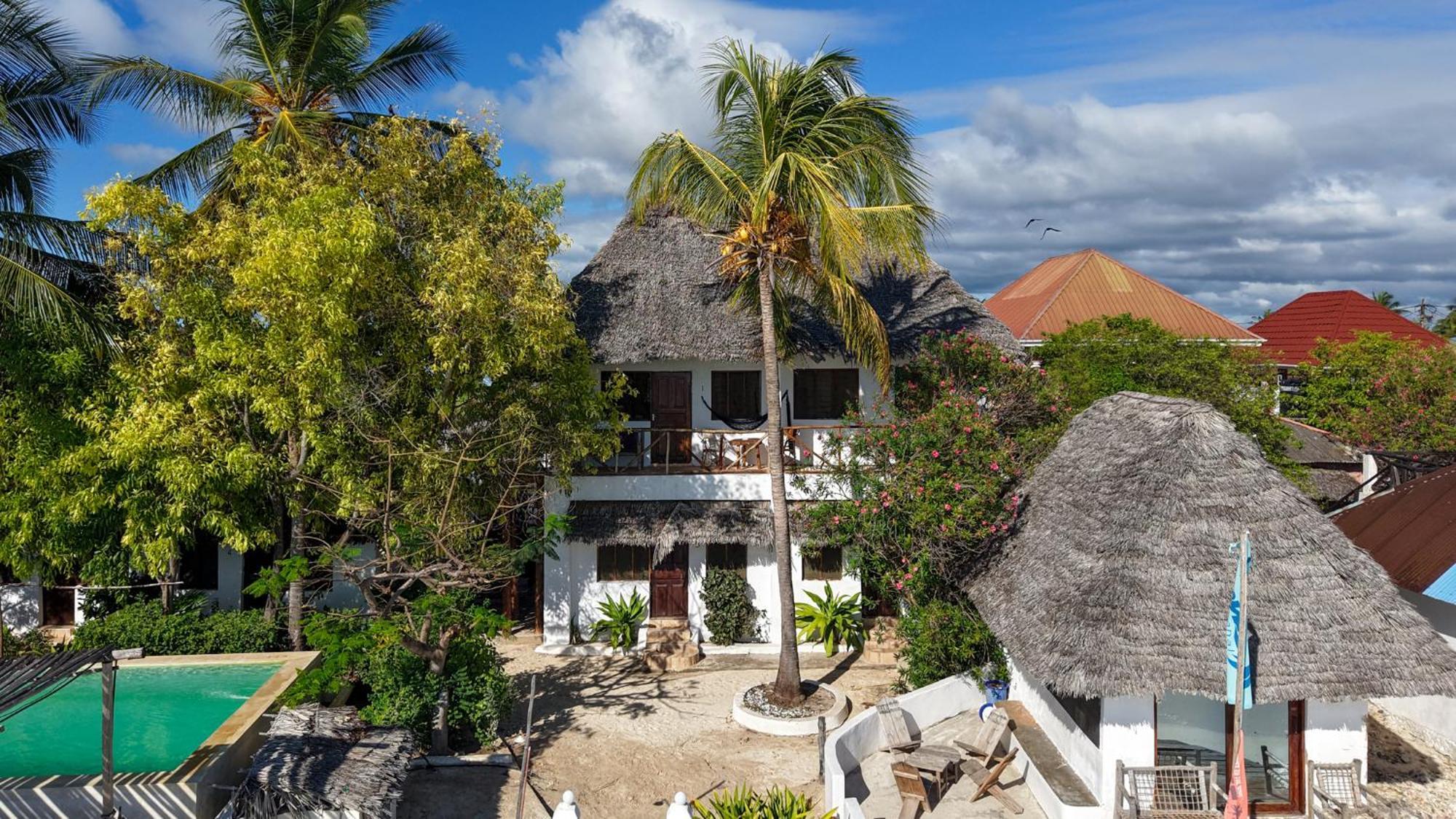 Red Monkey Lodge *