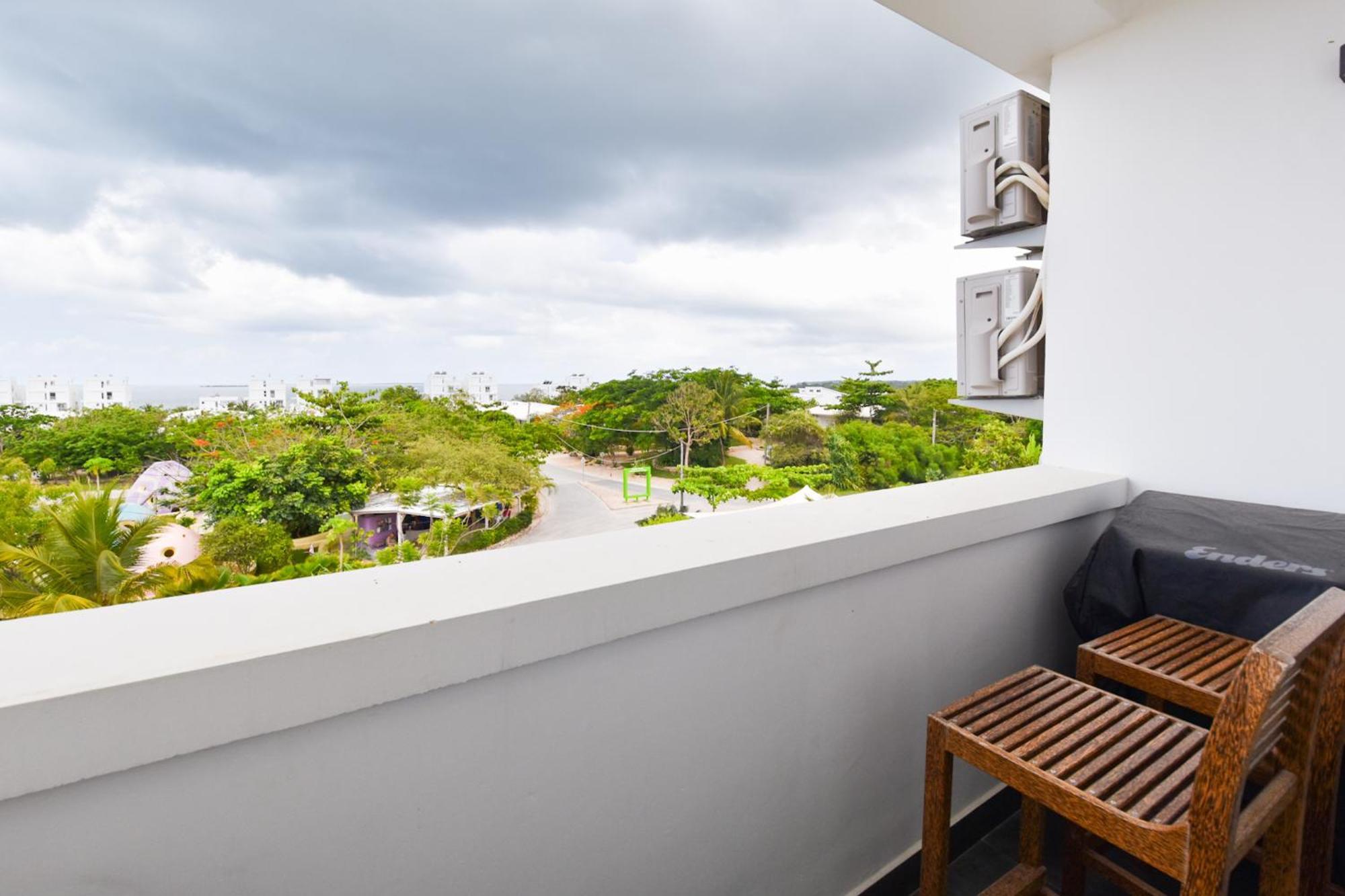Castle Black, Infinite Ocean Sunsets At The Skyloft In Fumba Town Apartment