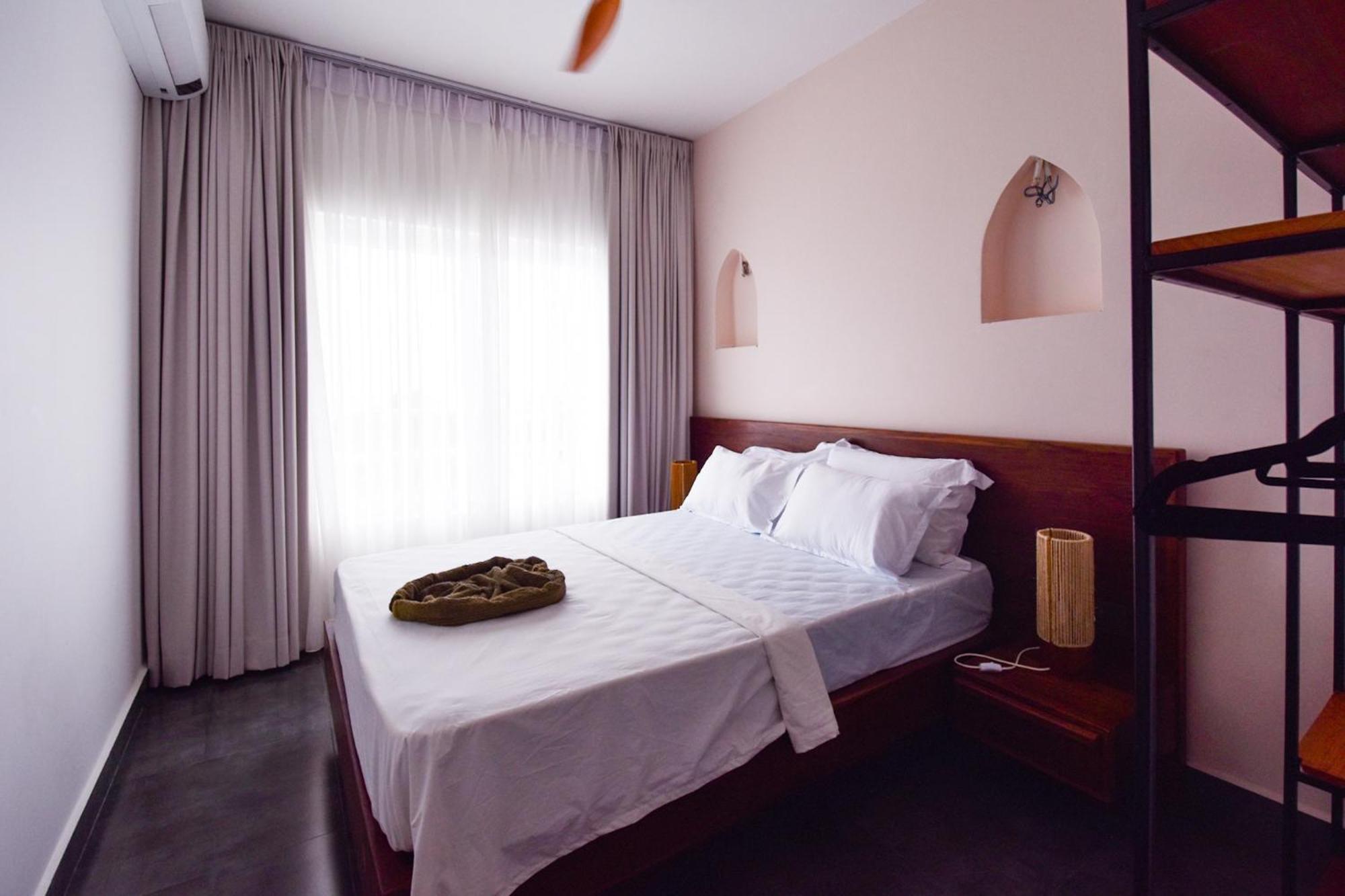 Castle Black, Infinite Ocean Sunsets At The Skyloft In Fumba Town Apartment Dambani