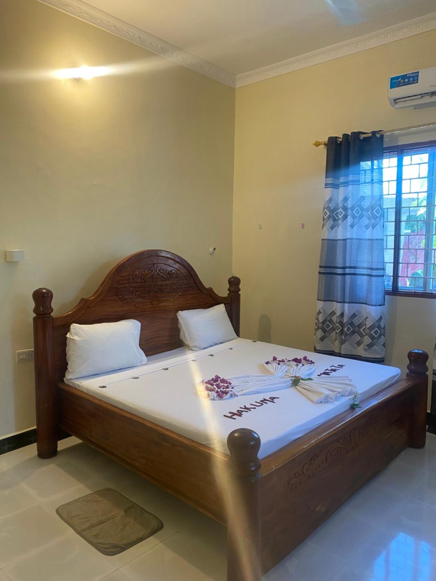 Bed & Breakfast Falcon House Kendwa