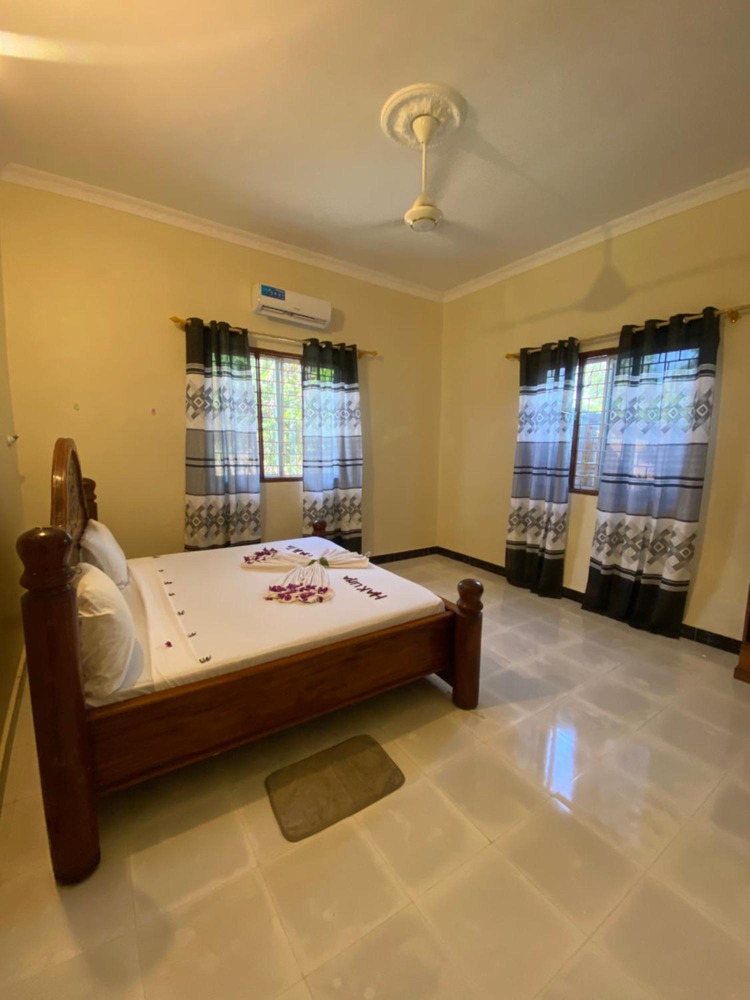 Falcon House * Kendwa