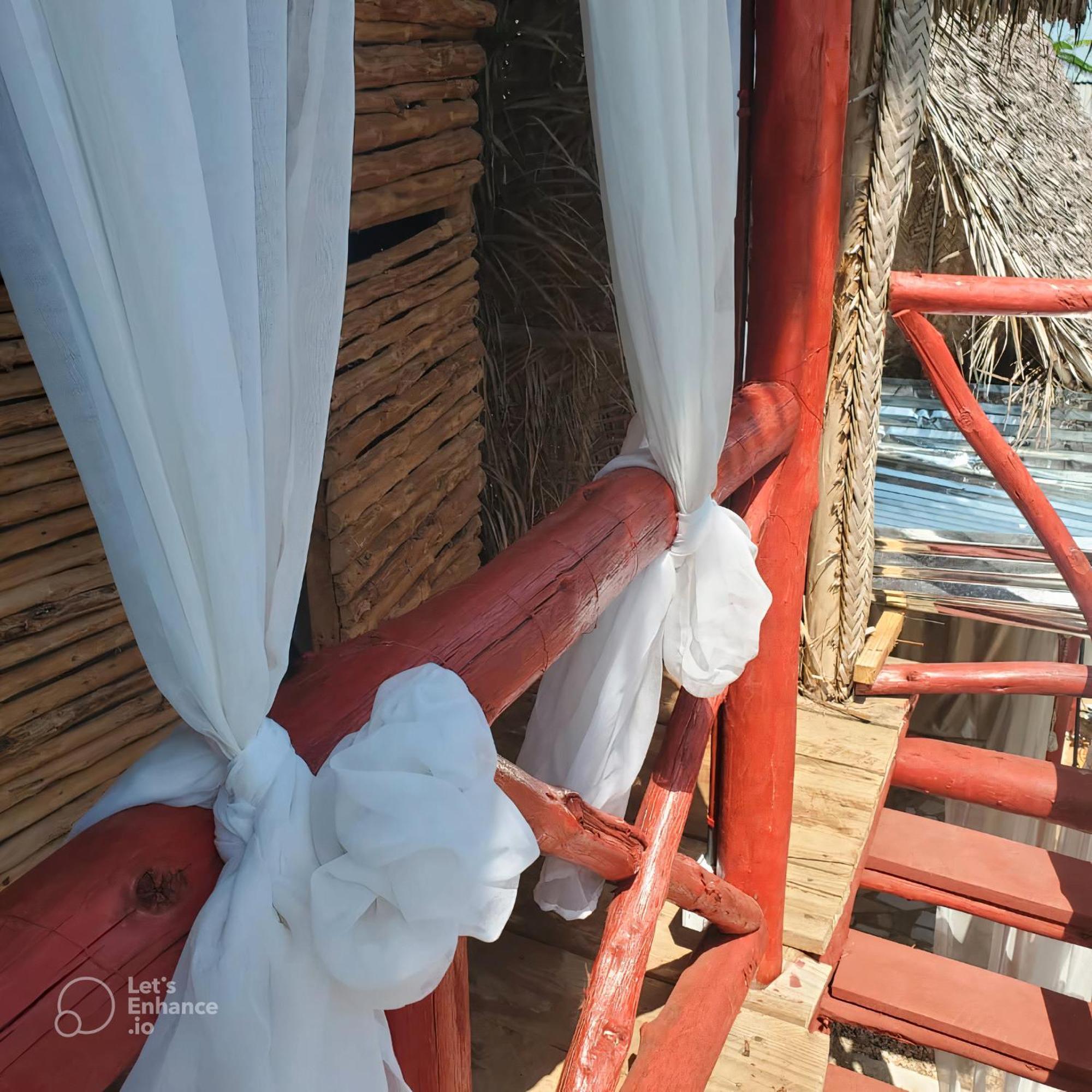 Hotel Pole Pole House *