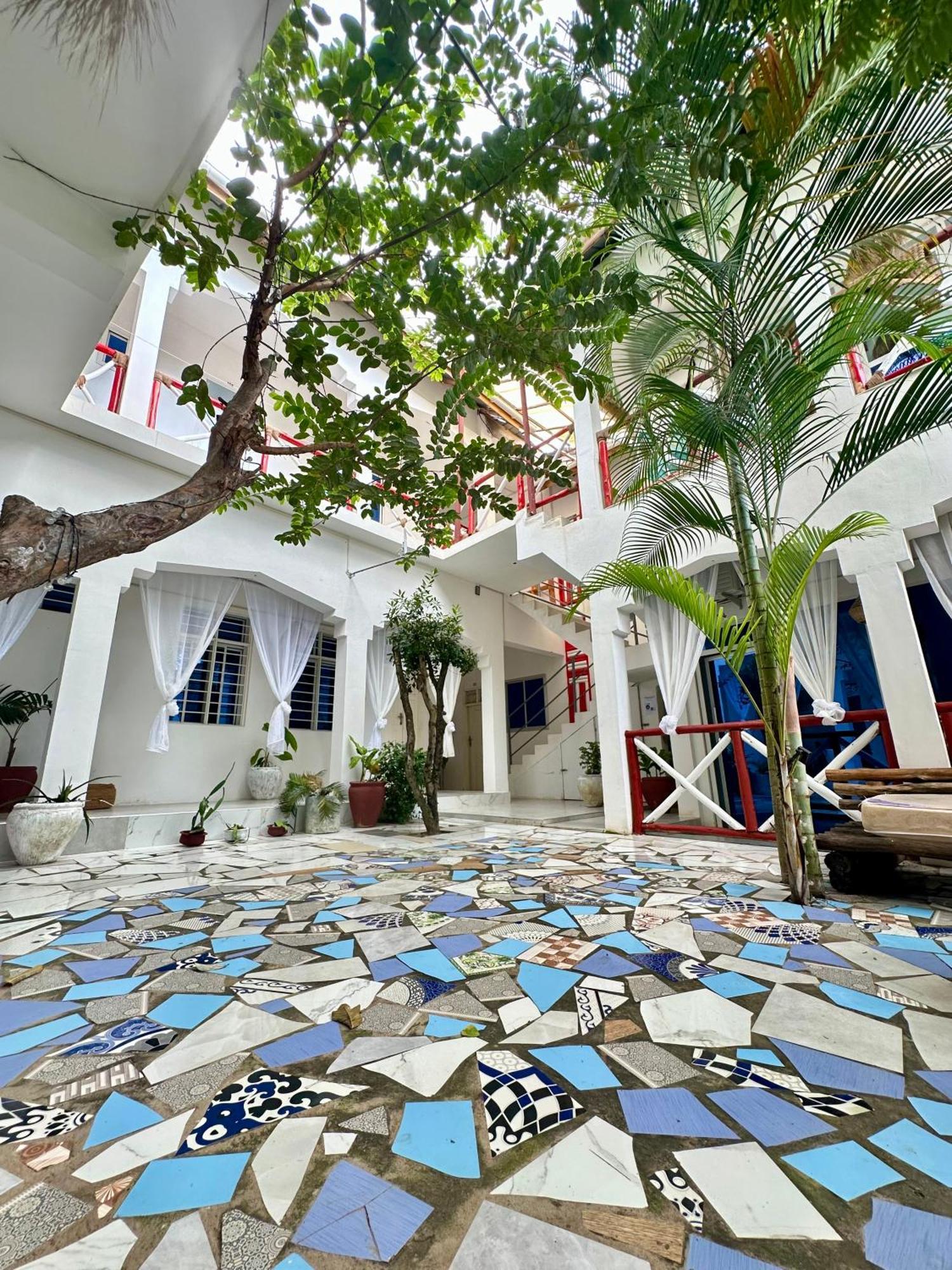 Pole Pole House Hotel *