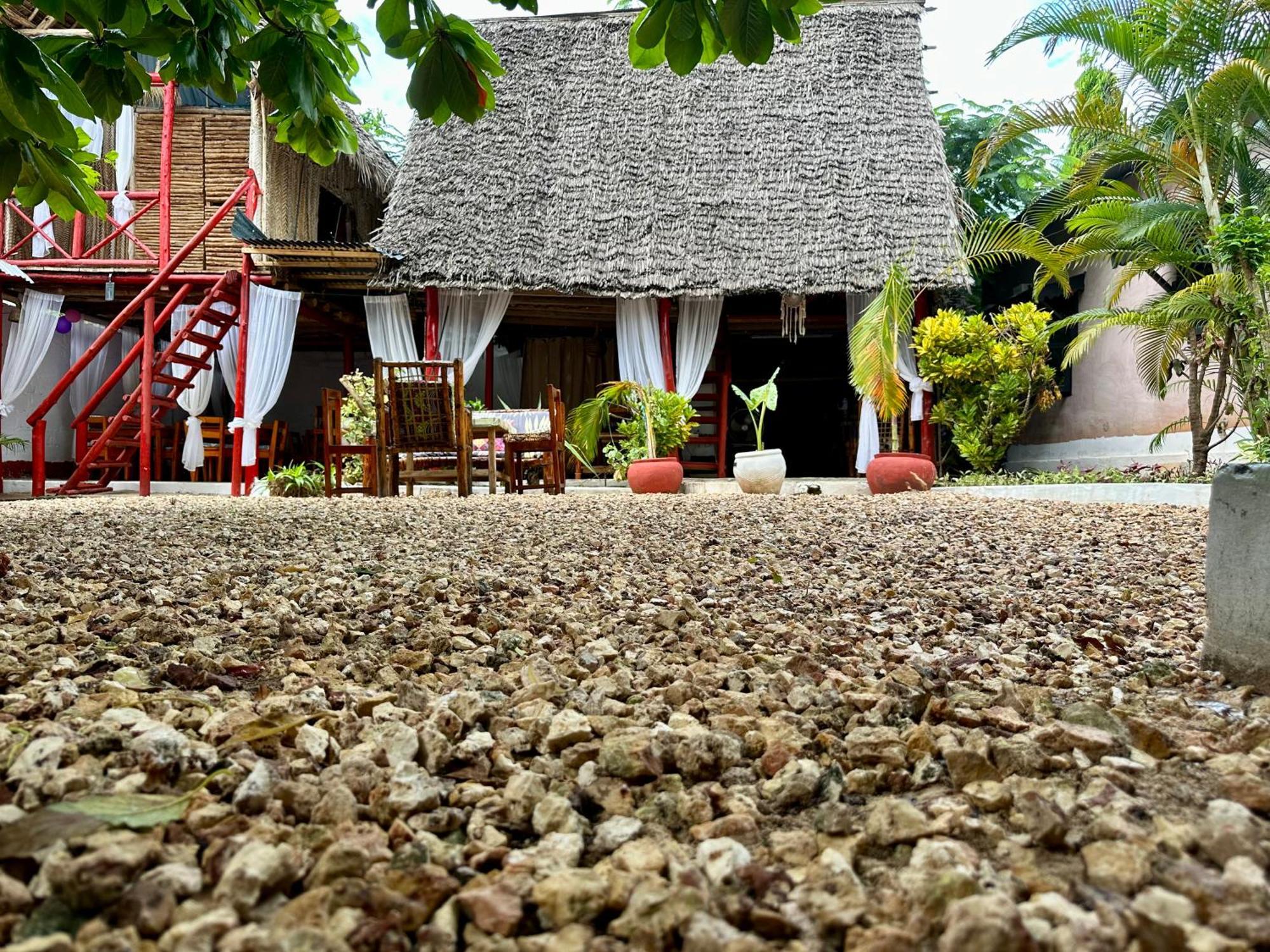 Pole Pole House Hotel