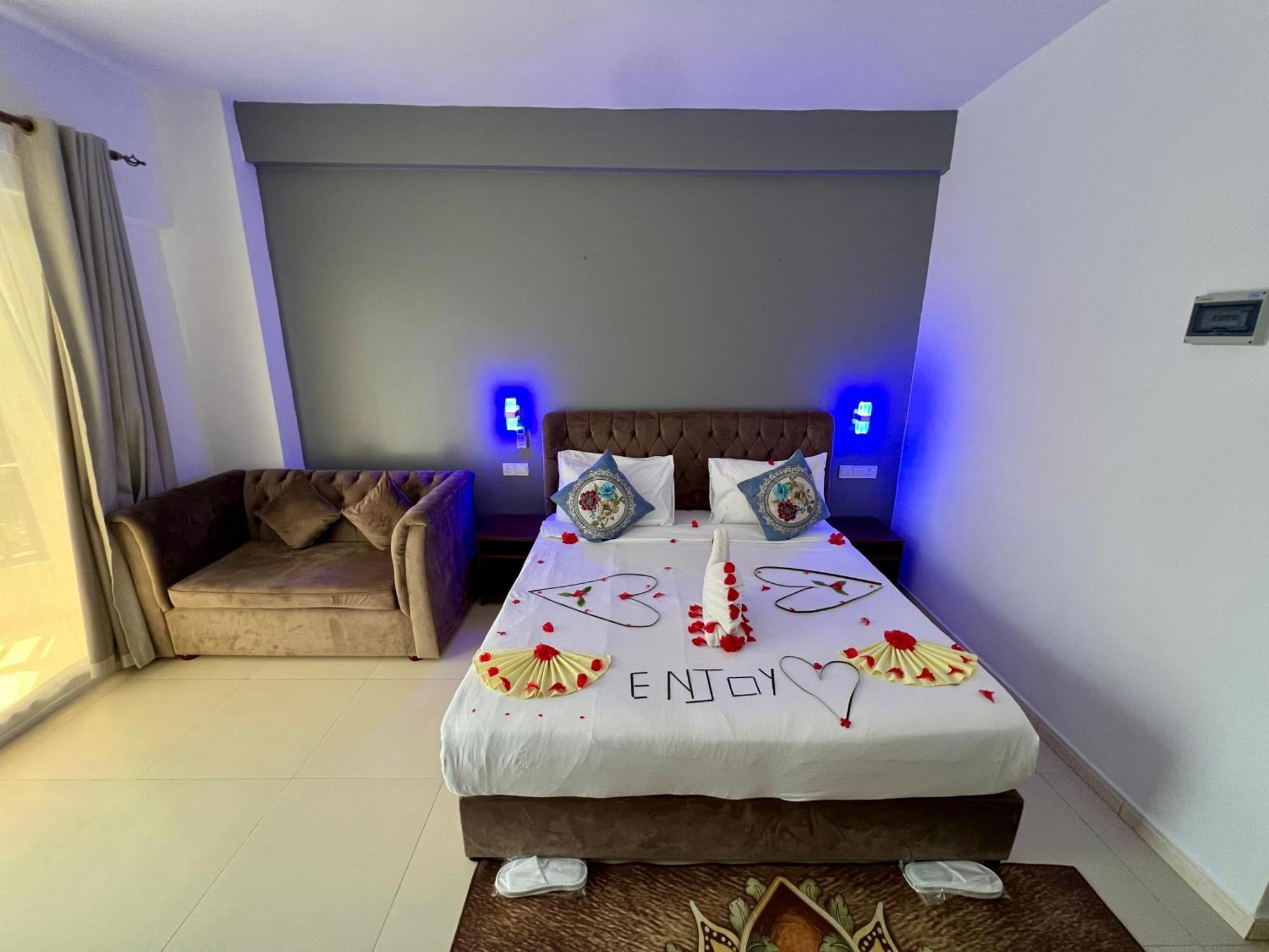 Hotel Canary &