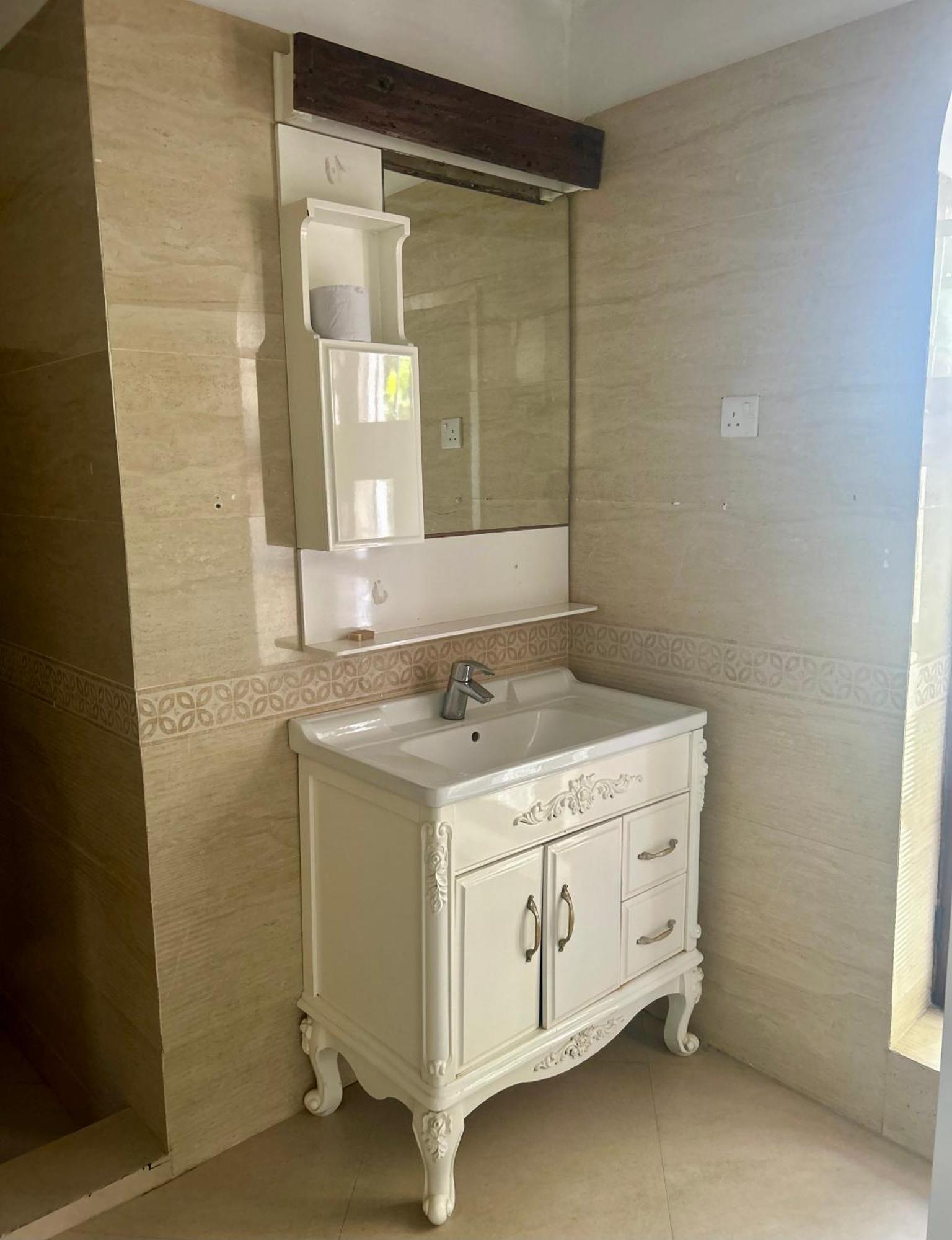 Habari House 3*