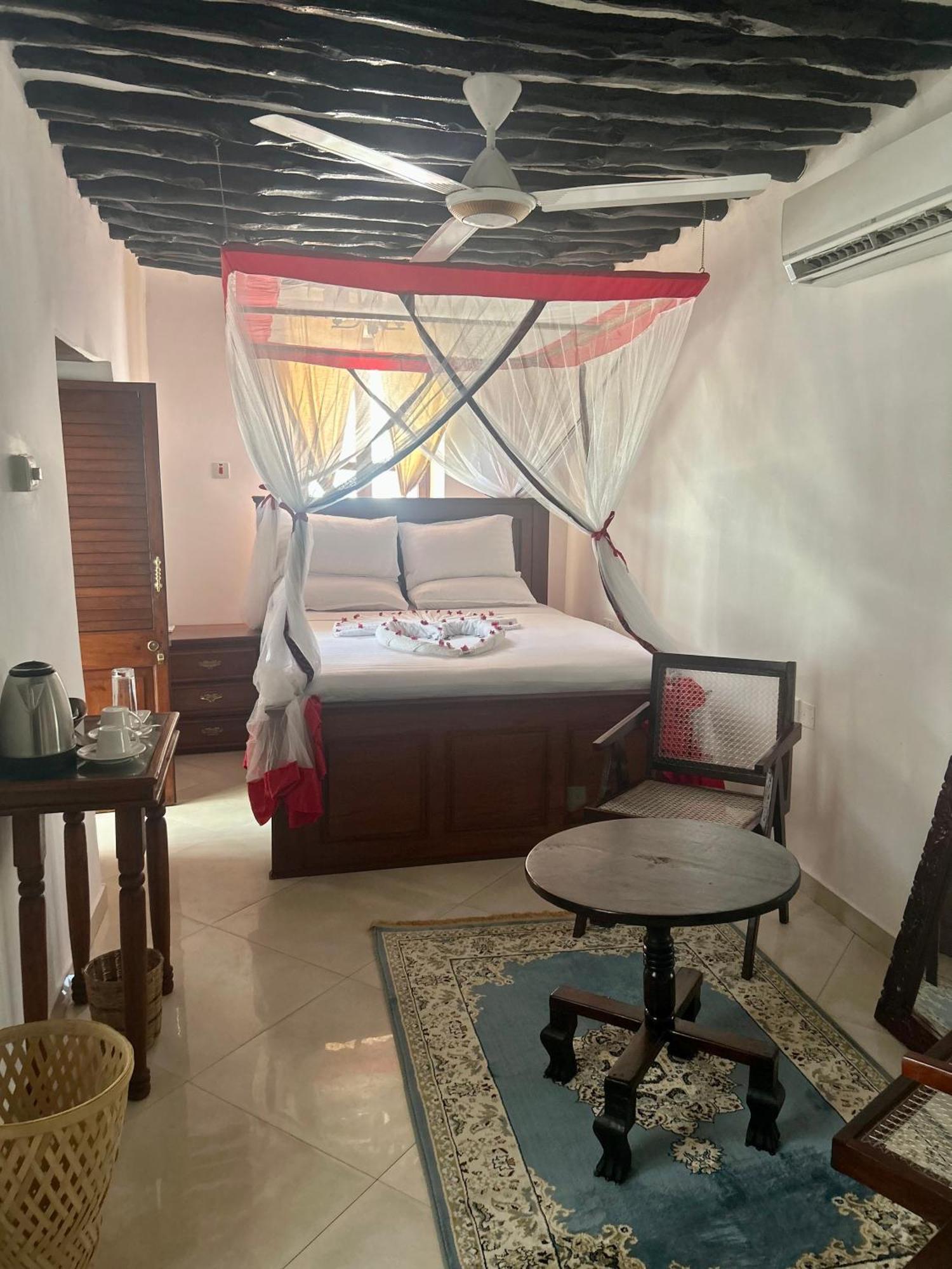 Hotel Habari House