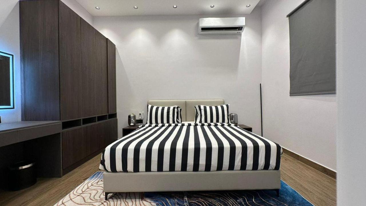 Hotel V In *