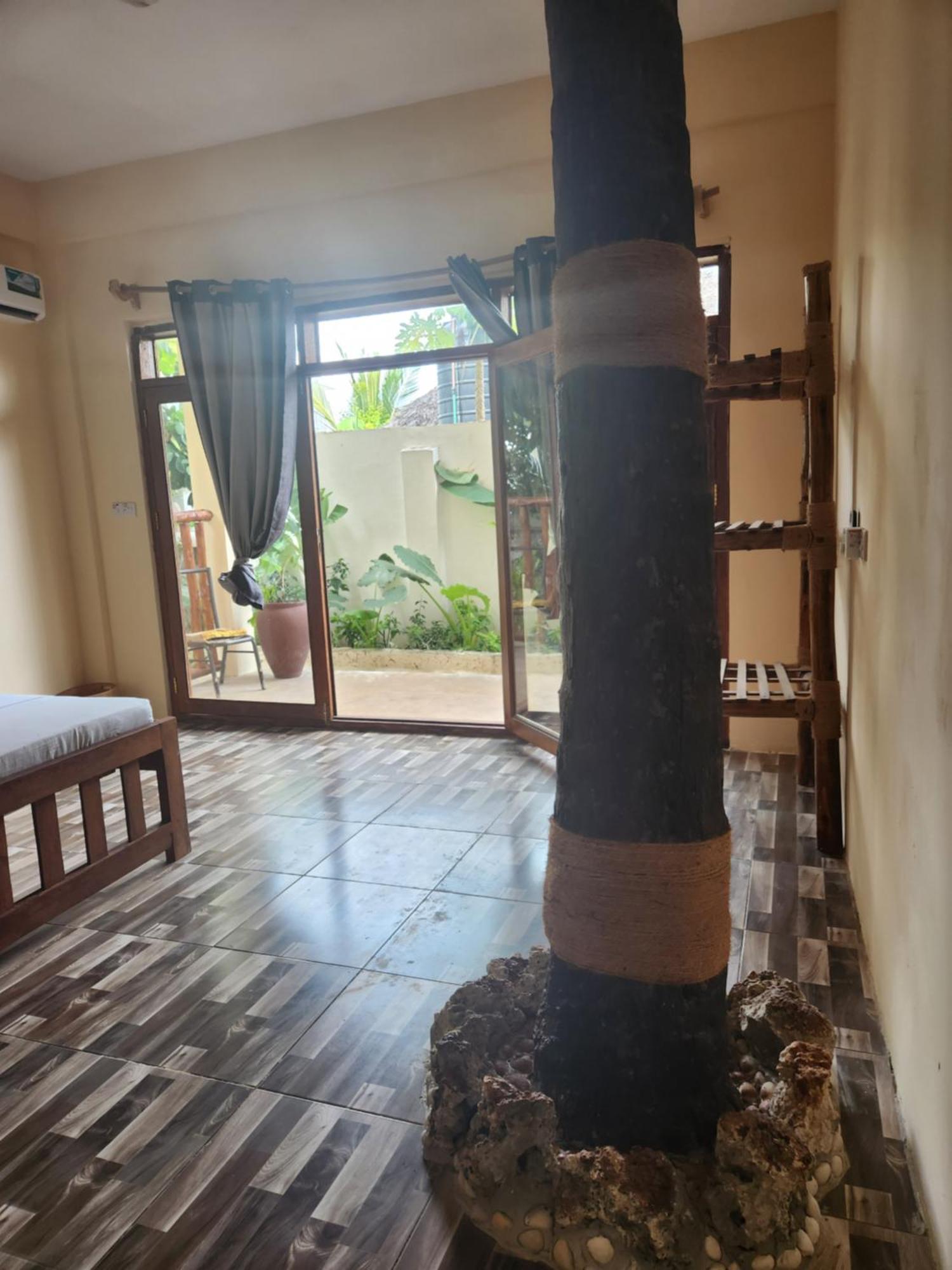 Hotel Two Palms