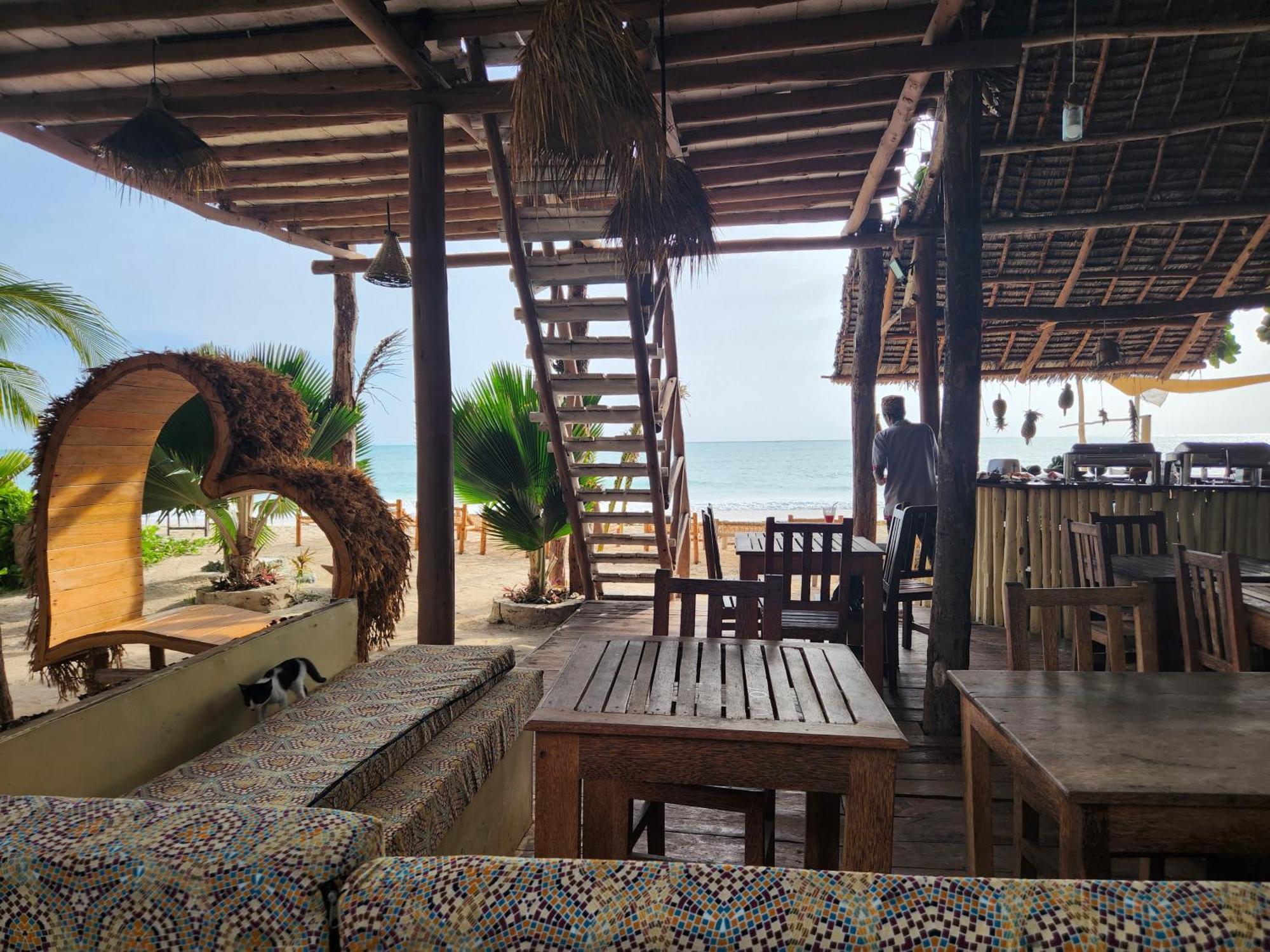 Hotel Two Palms *
