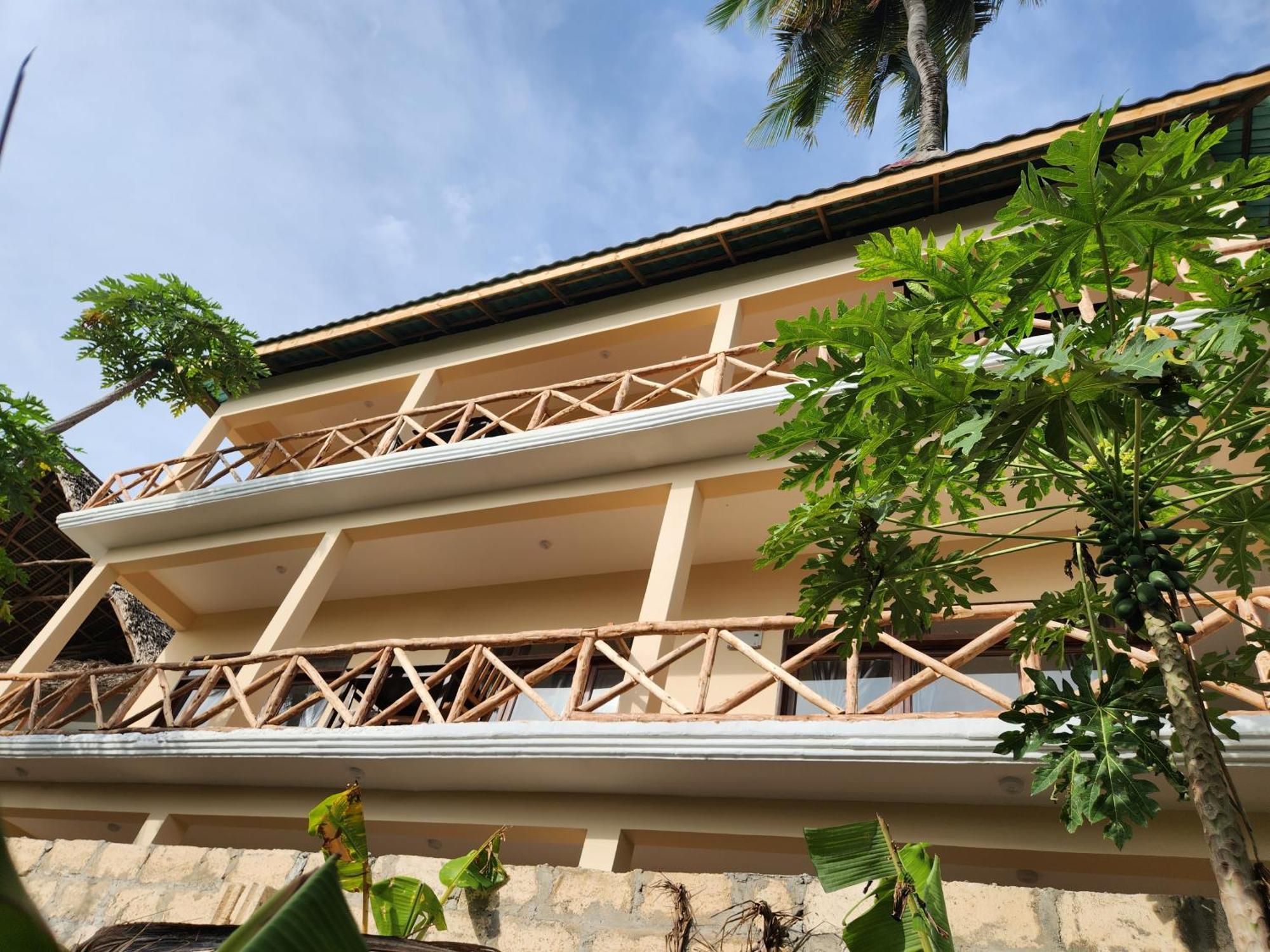 Hotel Two Palms *