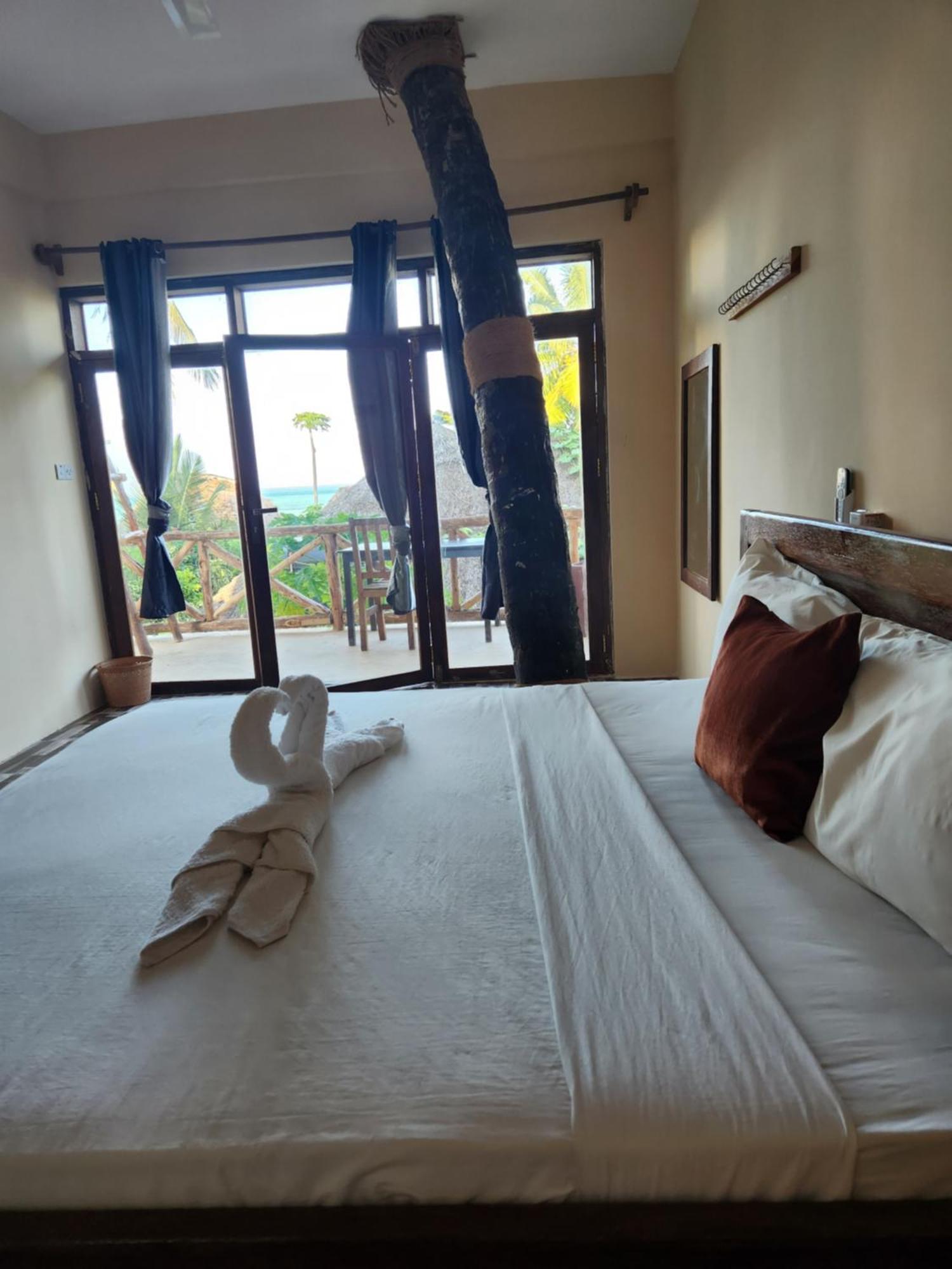 Hotel Two Palms